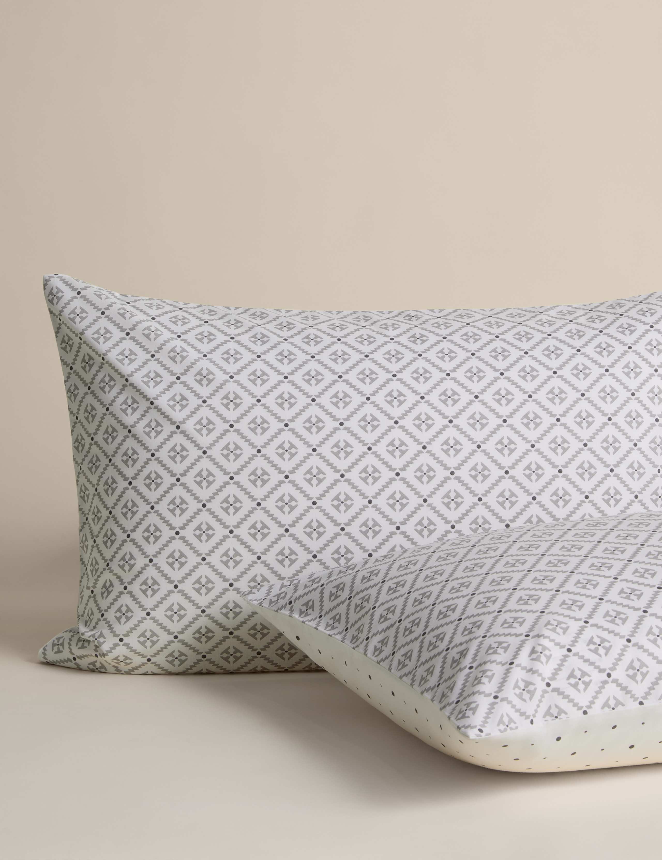 Cotton Blend Geometric Tile Bedding Set 2 of 4