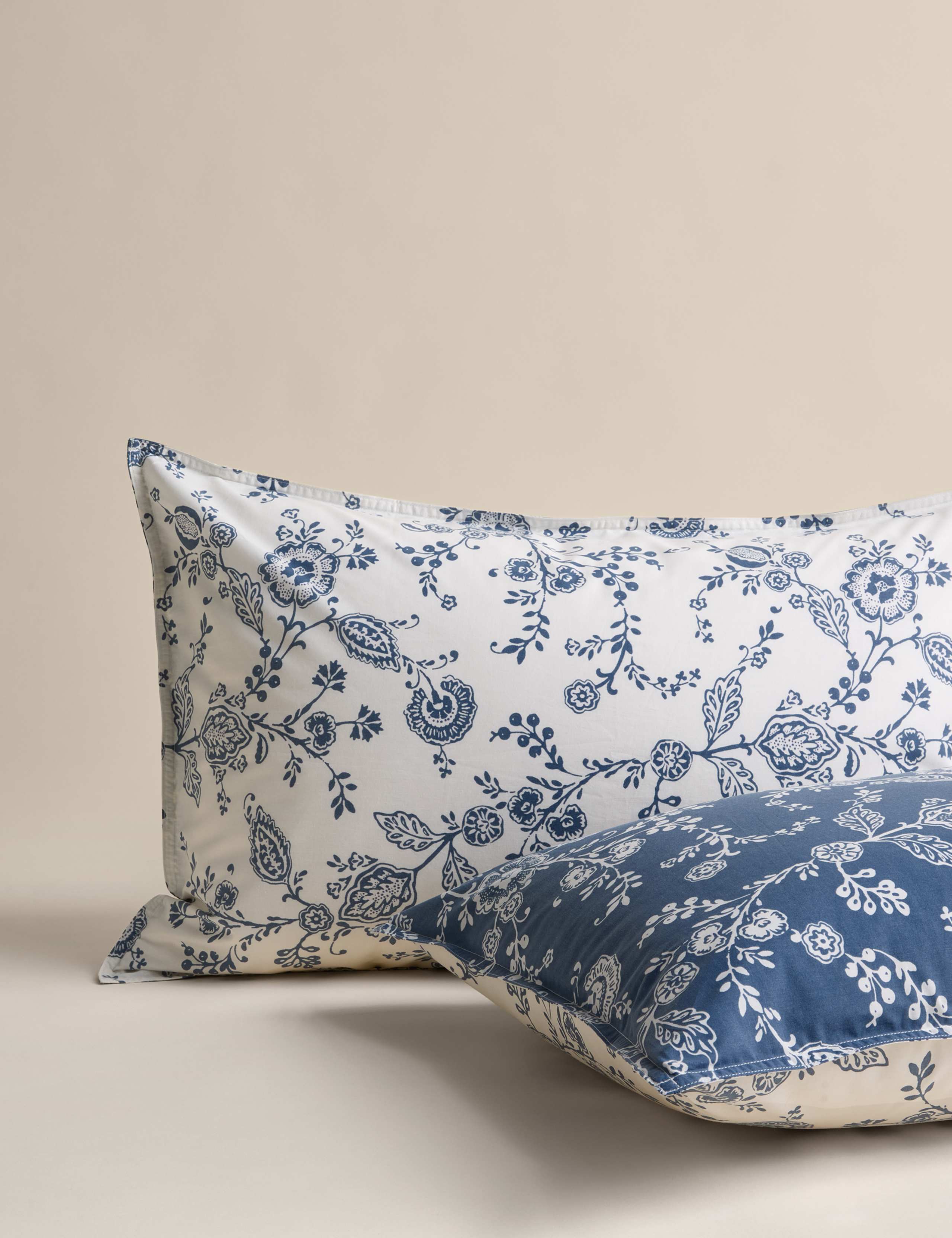 Cotton Rich Trailing Floral Bedding Set 2 of 4