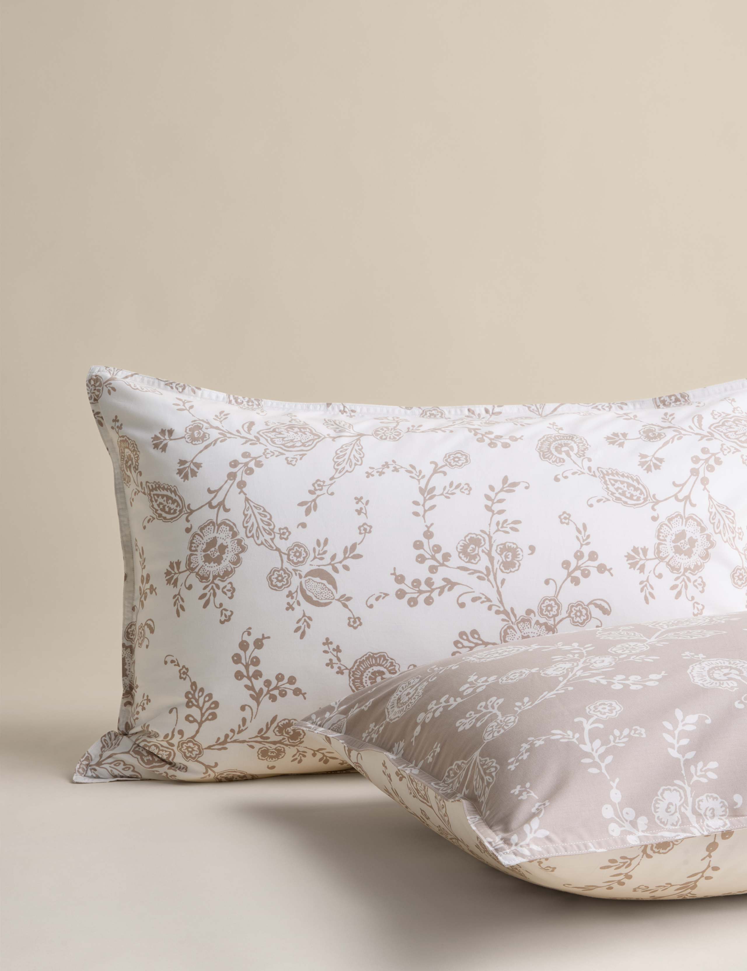 Cotton Rich Trailing Floral Bedding Set 3 of 5
