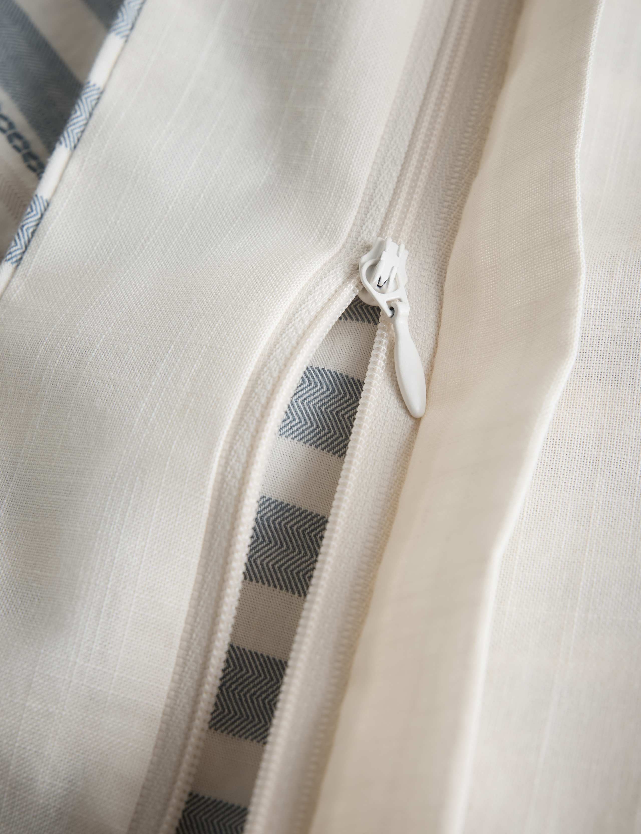 Pure Cotton Striped Jacquard Bedding Set 5 of 5