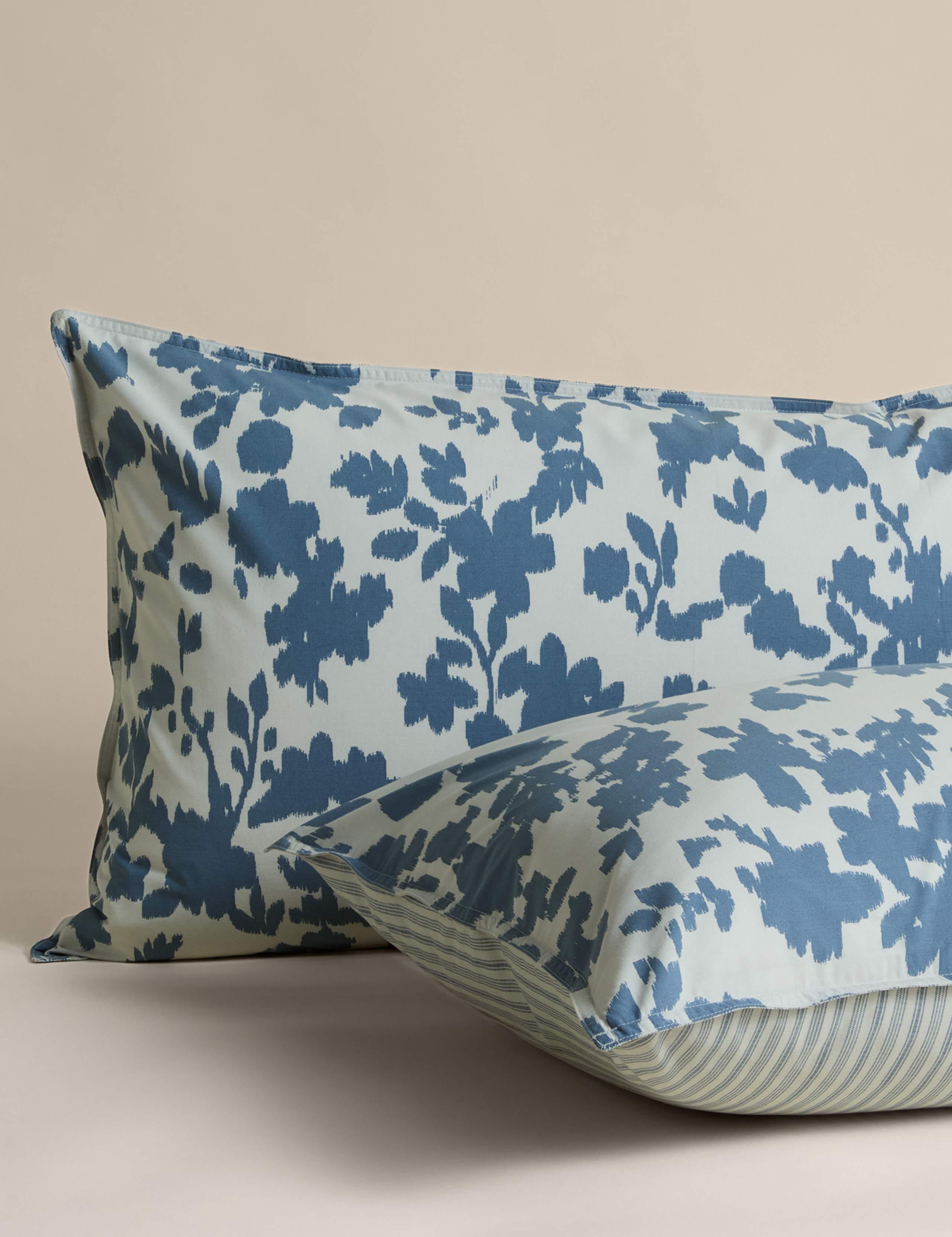 Cotton Rich Floral Reversible Bedding Set 3 of 5