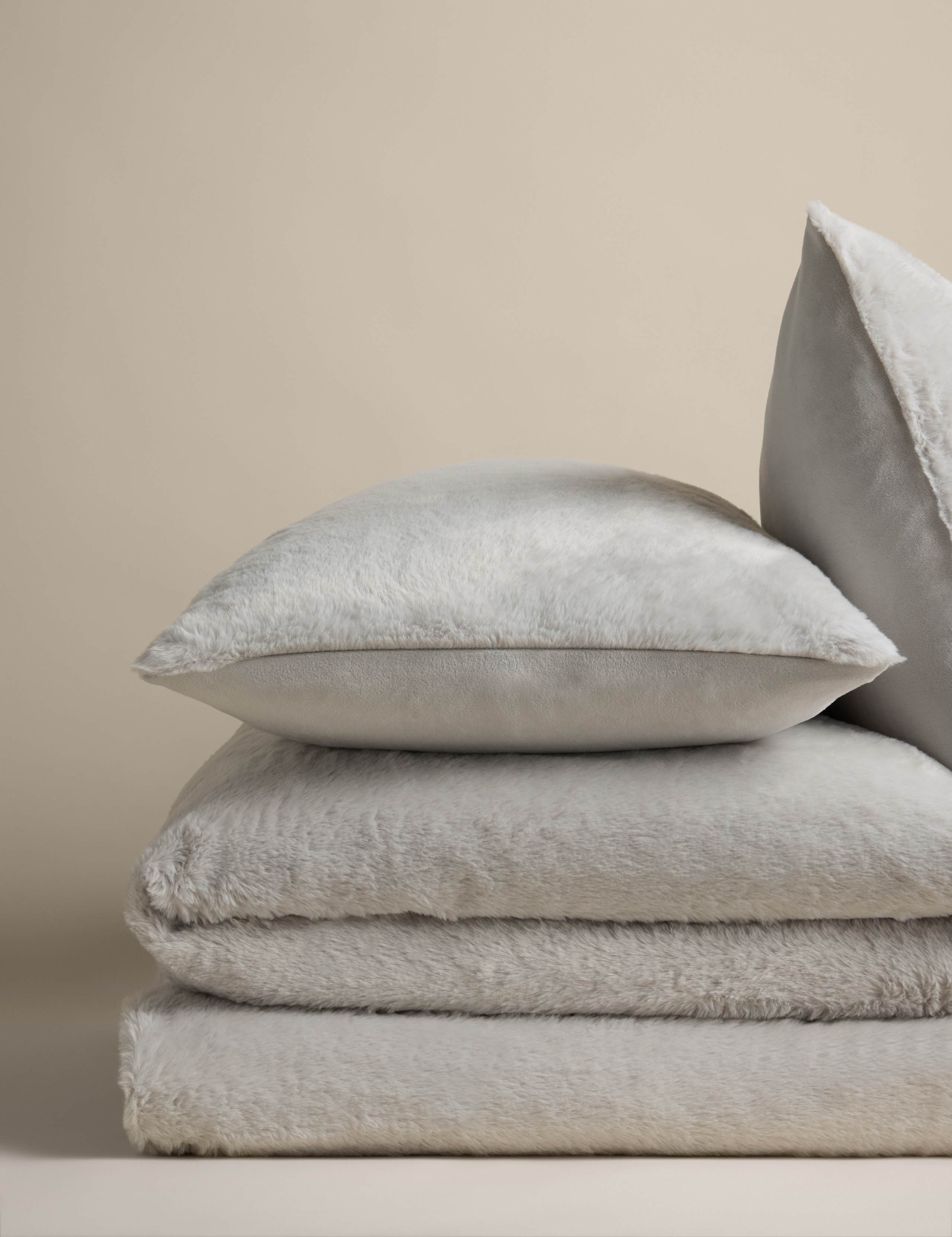 Supersoft Faux Fur Bedding Set 2 of 5