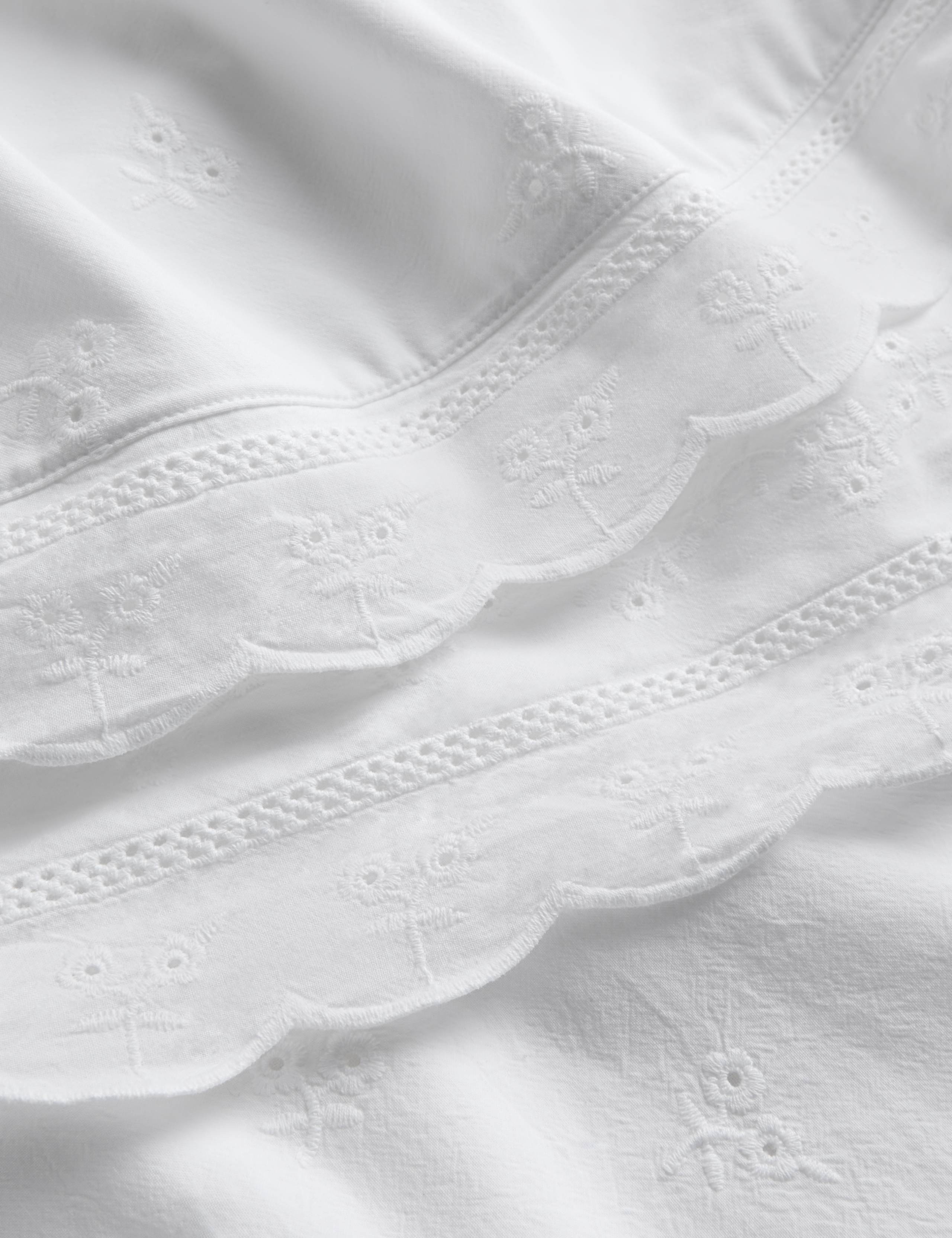 Scalloped Lace Embroidered Bedding Set 4 of 5