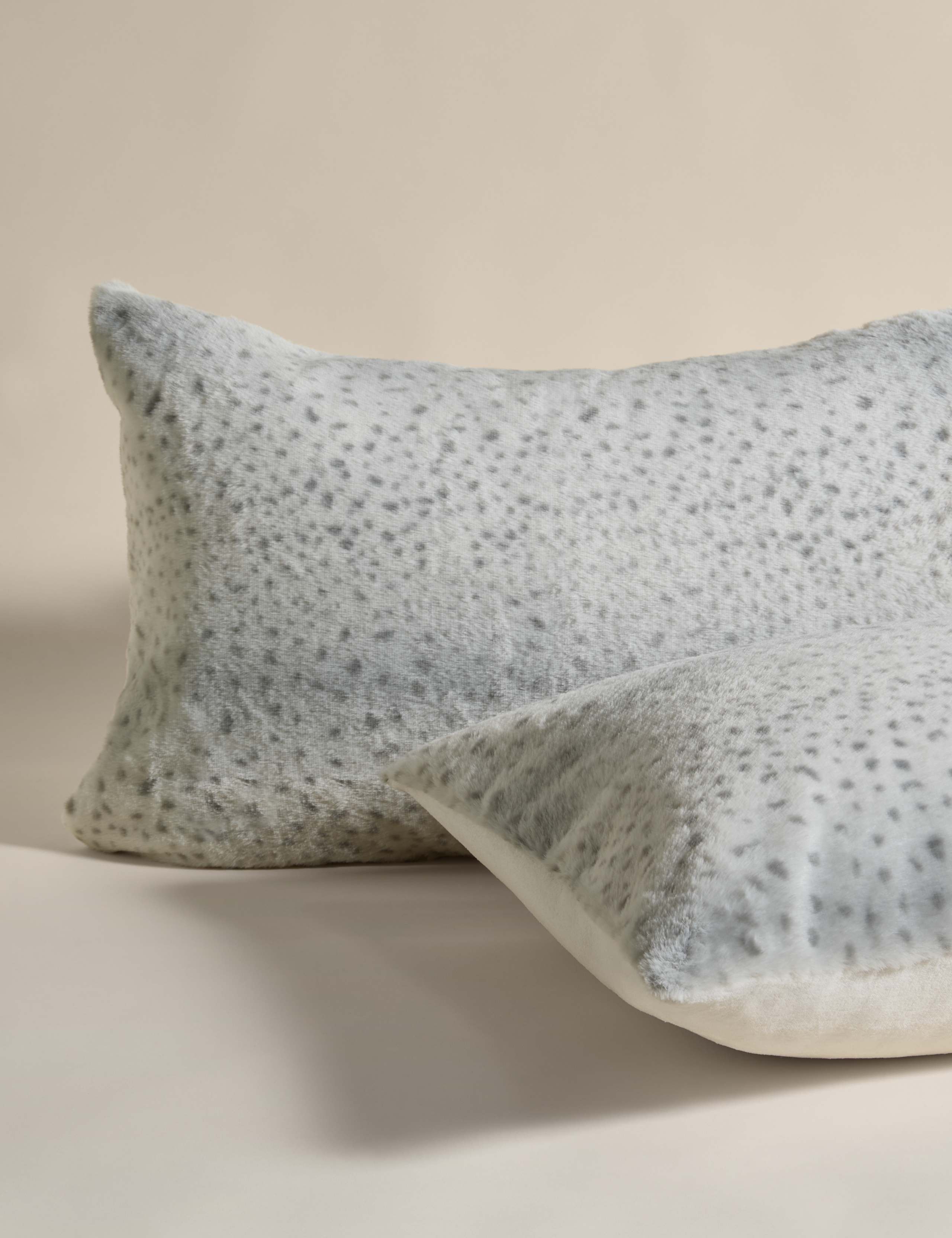 Snow Leopard Faux Fur Bedding Set 2 of 4