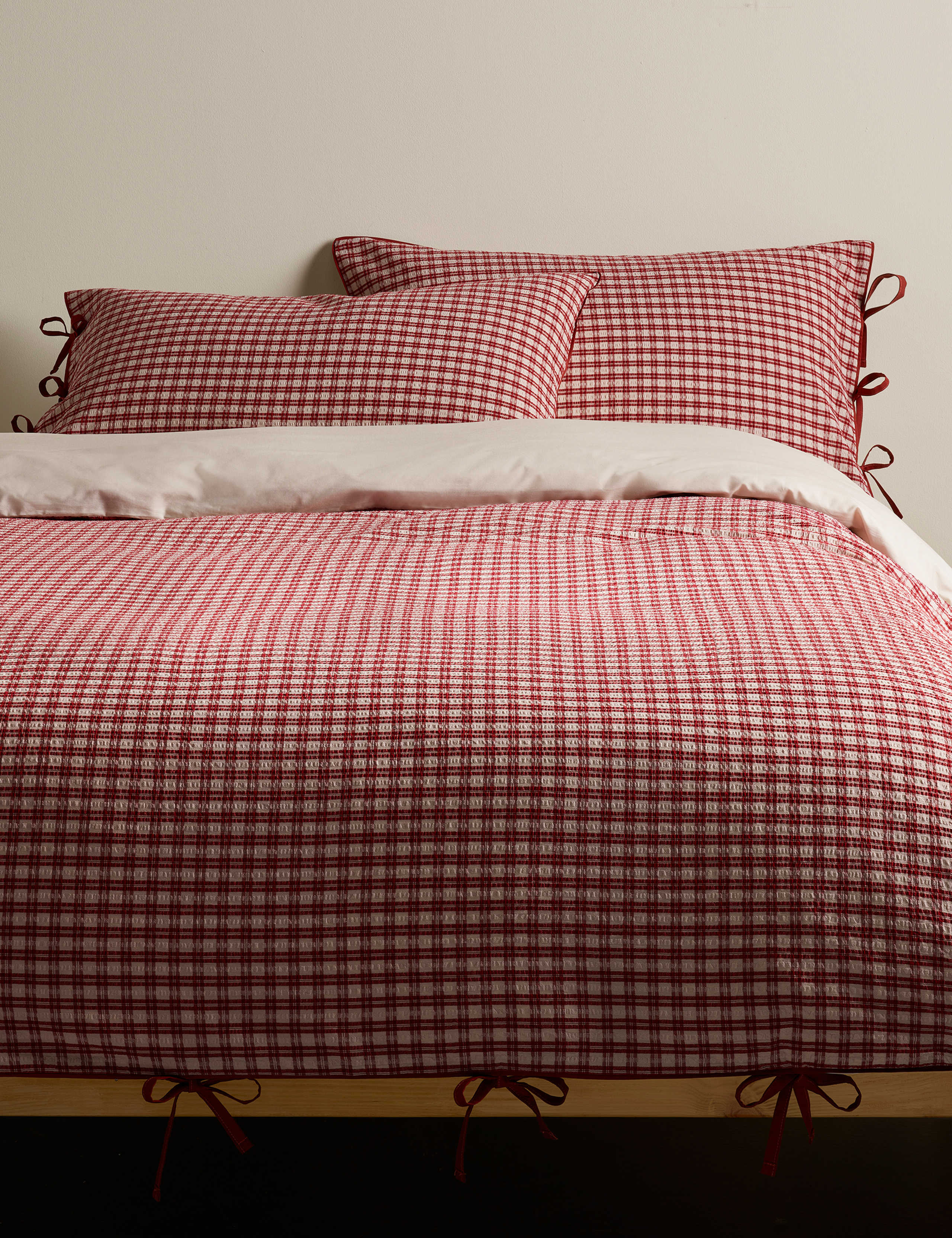 Pure Cotton Yarn Dyed Checked Seersucker Bedding Set 1 of 5