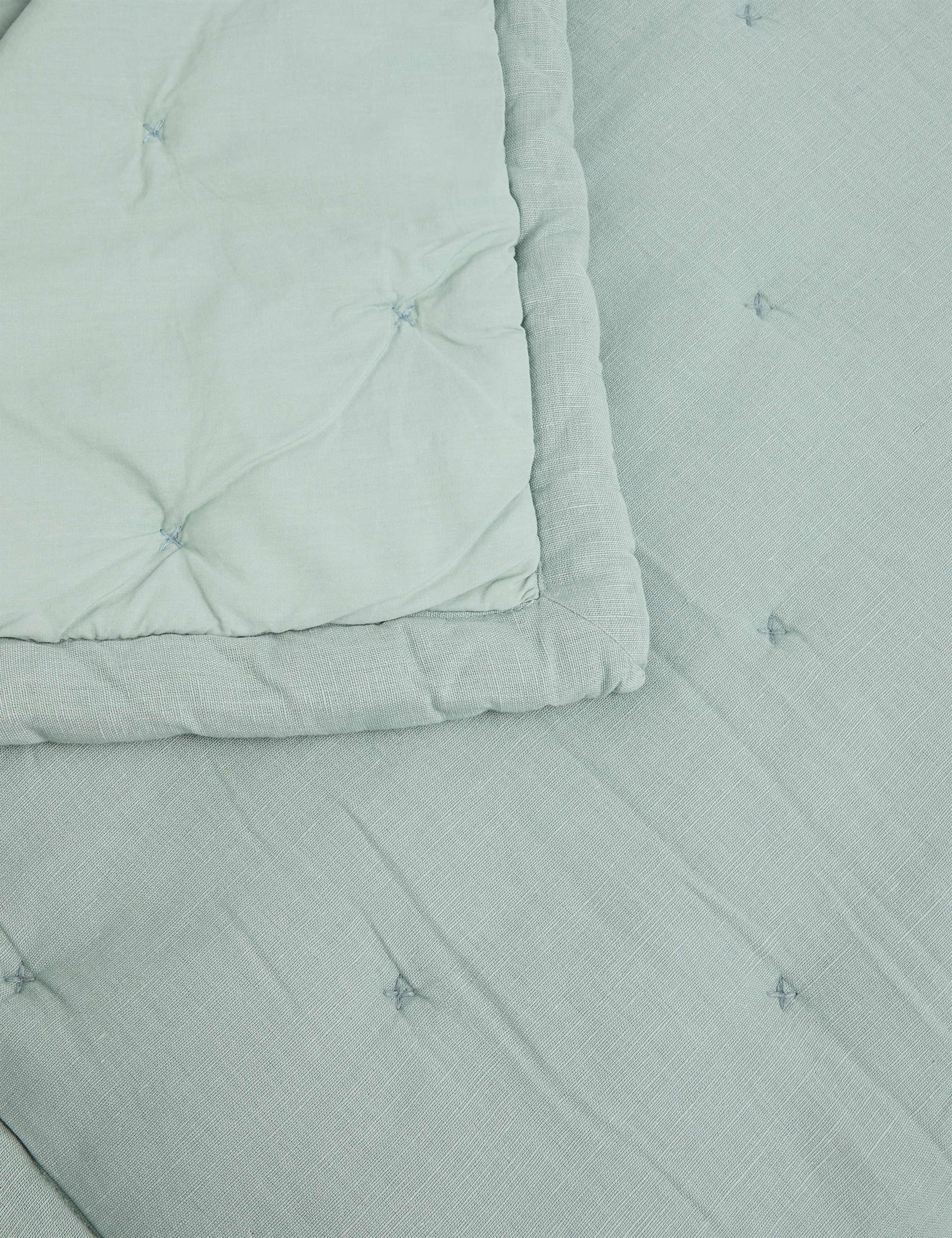 Cotton with Linen Bedspread 2 of 3