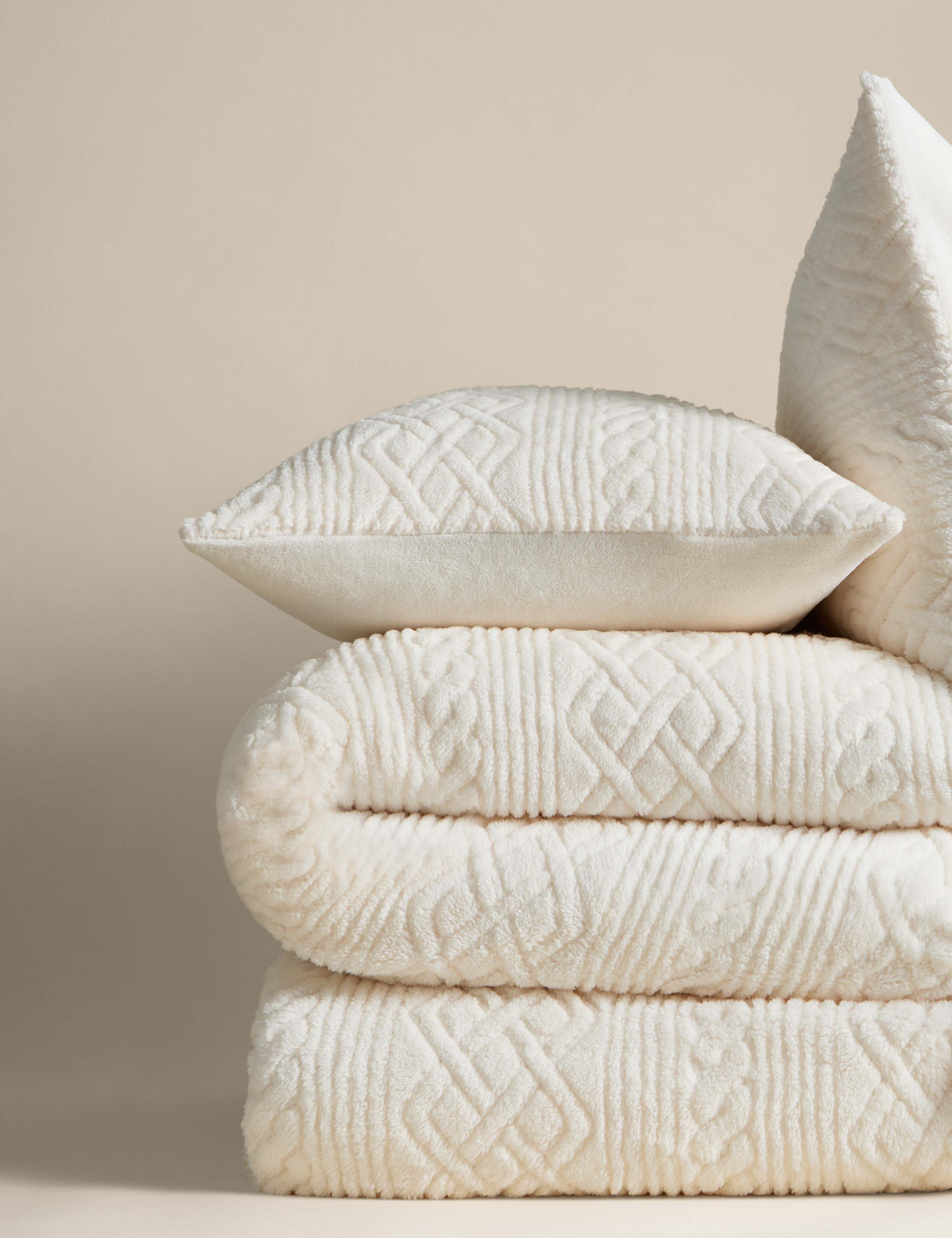 Fleece Cable Bedding Set 2 of 5