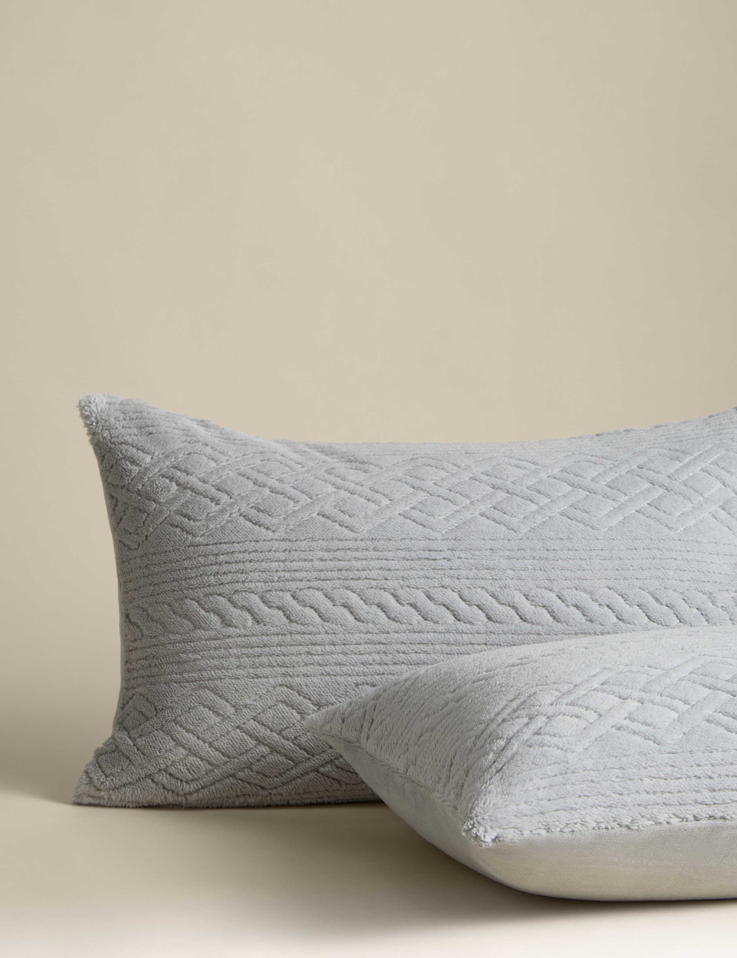 Fleece Cable Bedding Set 3 of 5