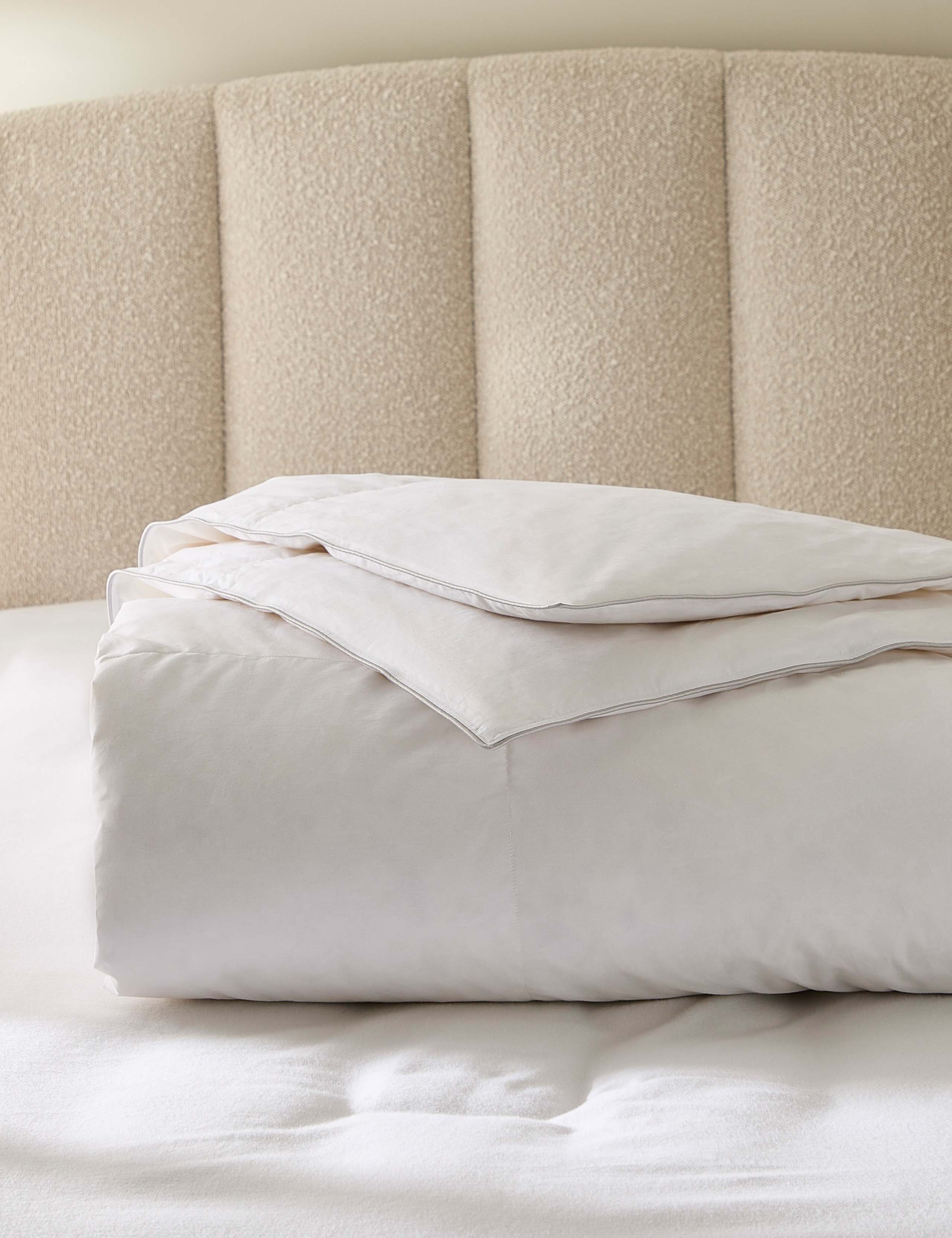 Deluxe Hungarian Goose Feather & Down 7.5 Tog Duvet 3 of 4