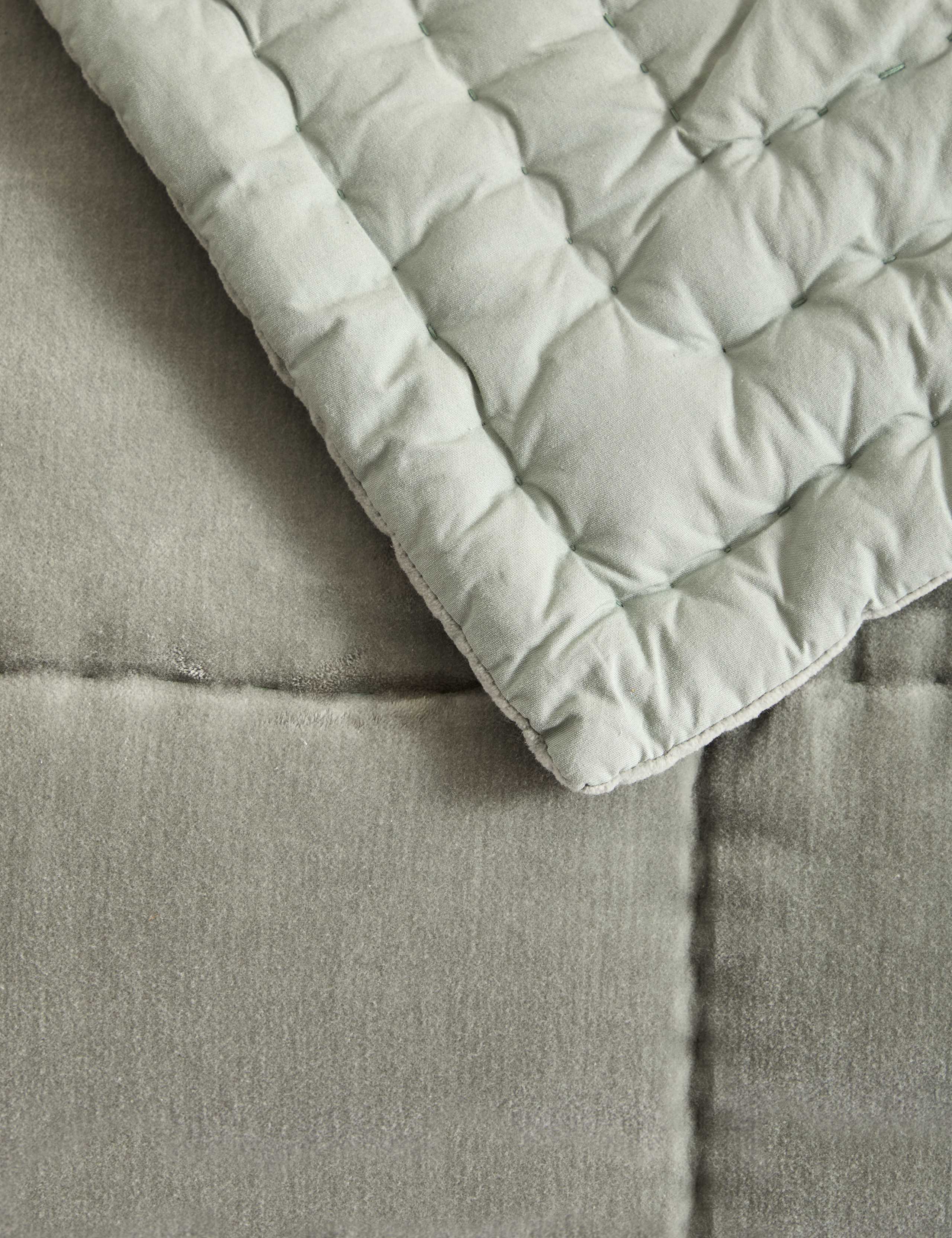 Cotton Velvet Quilted Bedspread 2 of 3