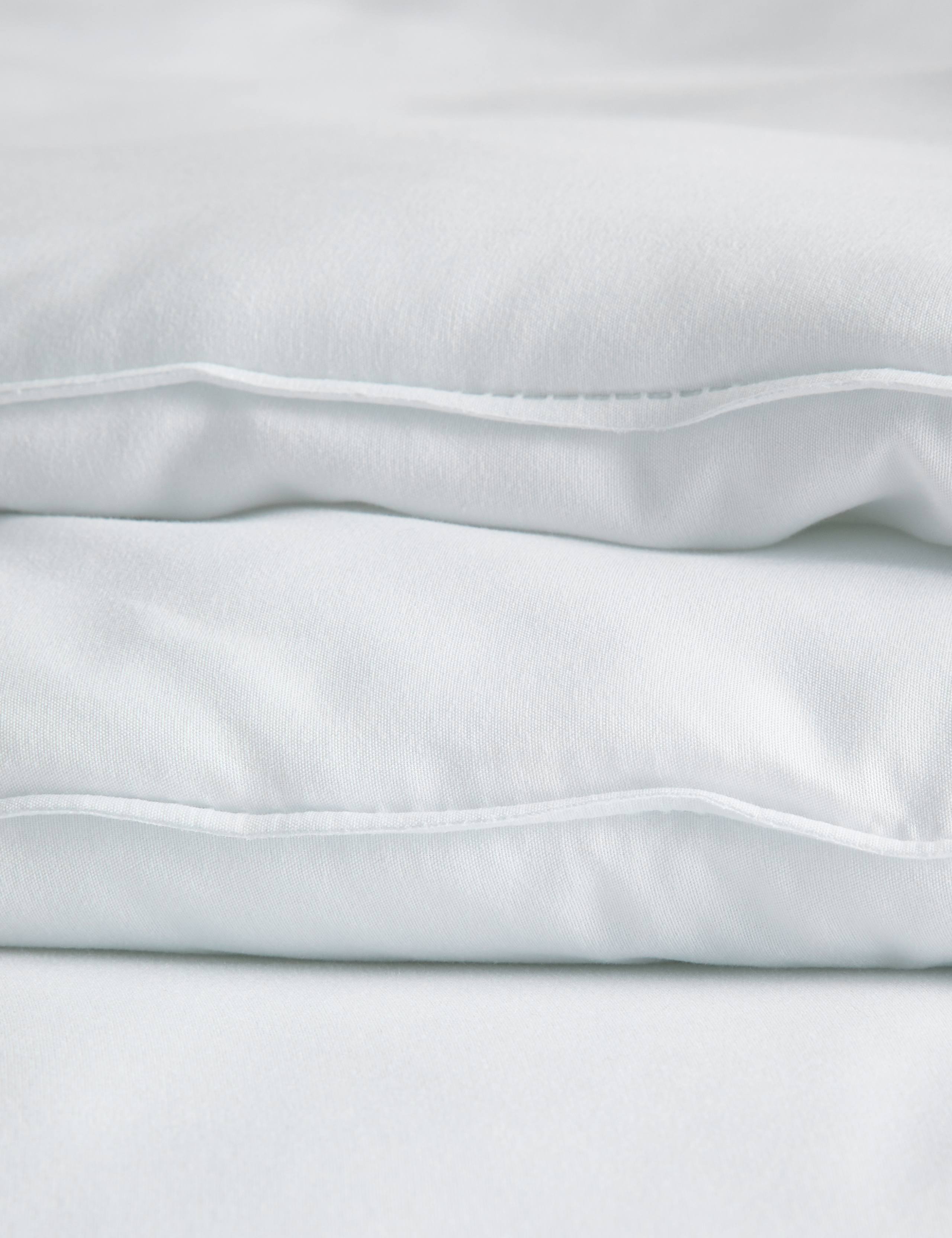 Microfibre 10.5 Tog Duvet 4 of 4