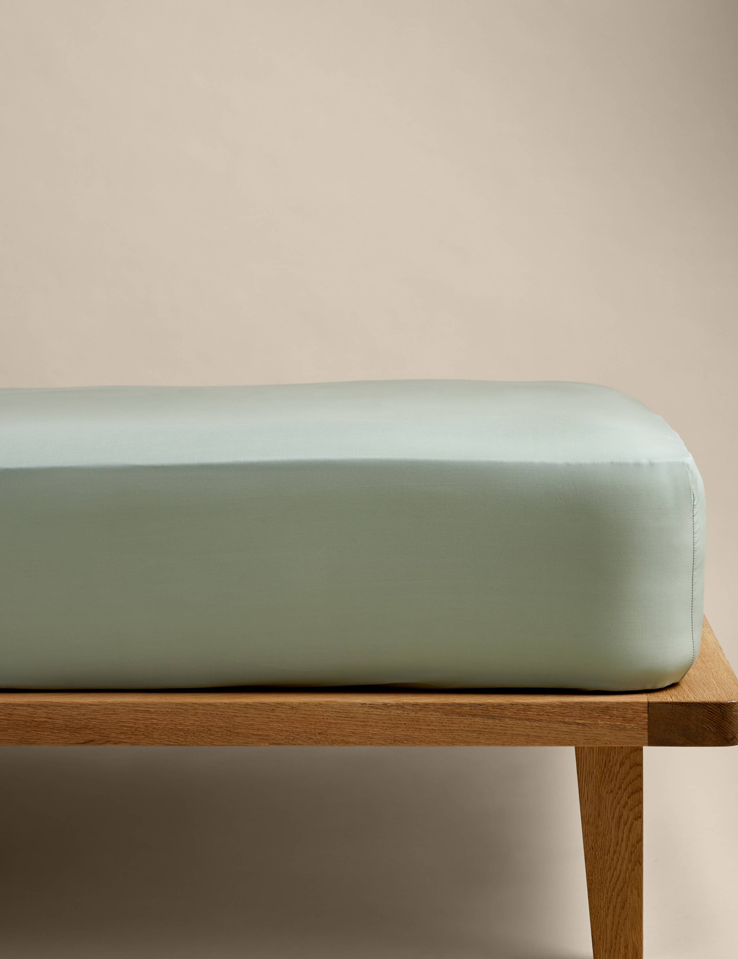 Stay Cool Lyocell Rich Extra Deep Fitted Sheet 1 of 2