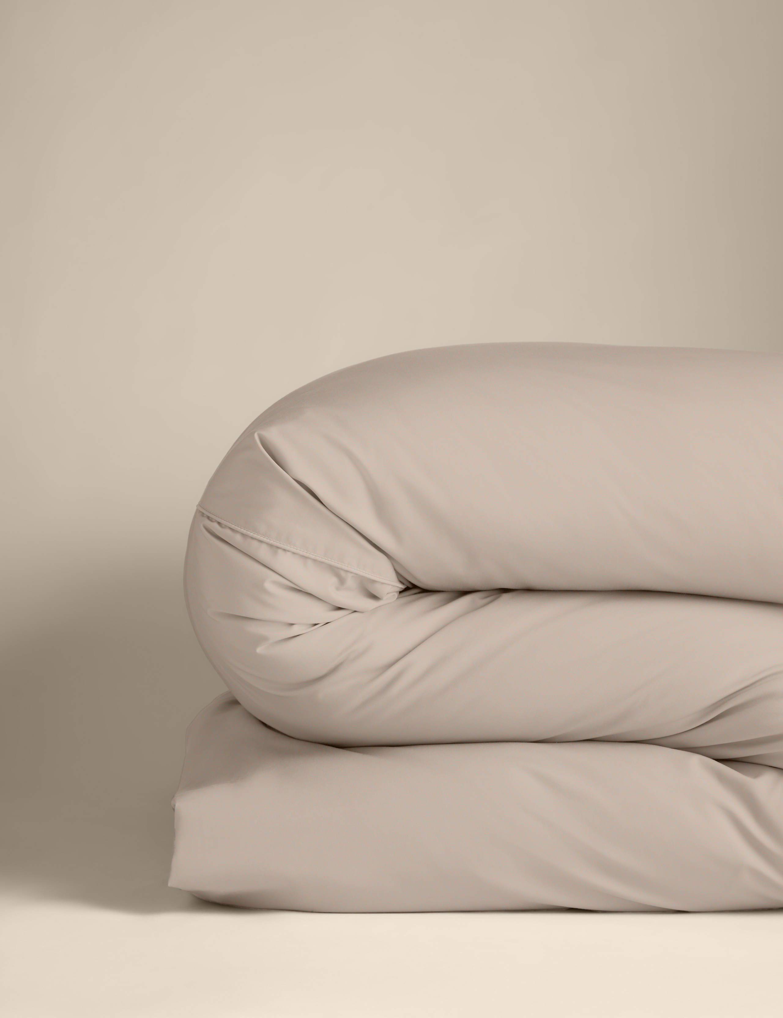 Egyptian Cotton 230 Thread Count Crisp Duvet Cover 2 of 5