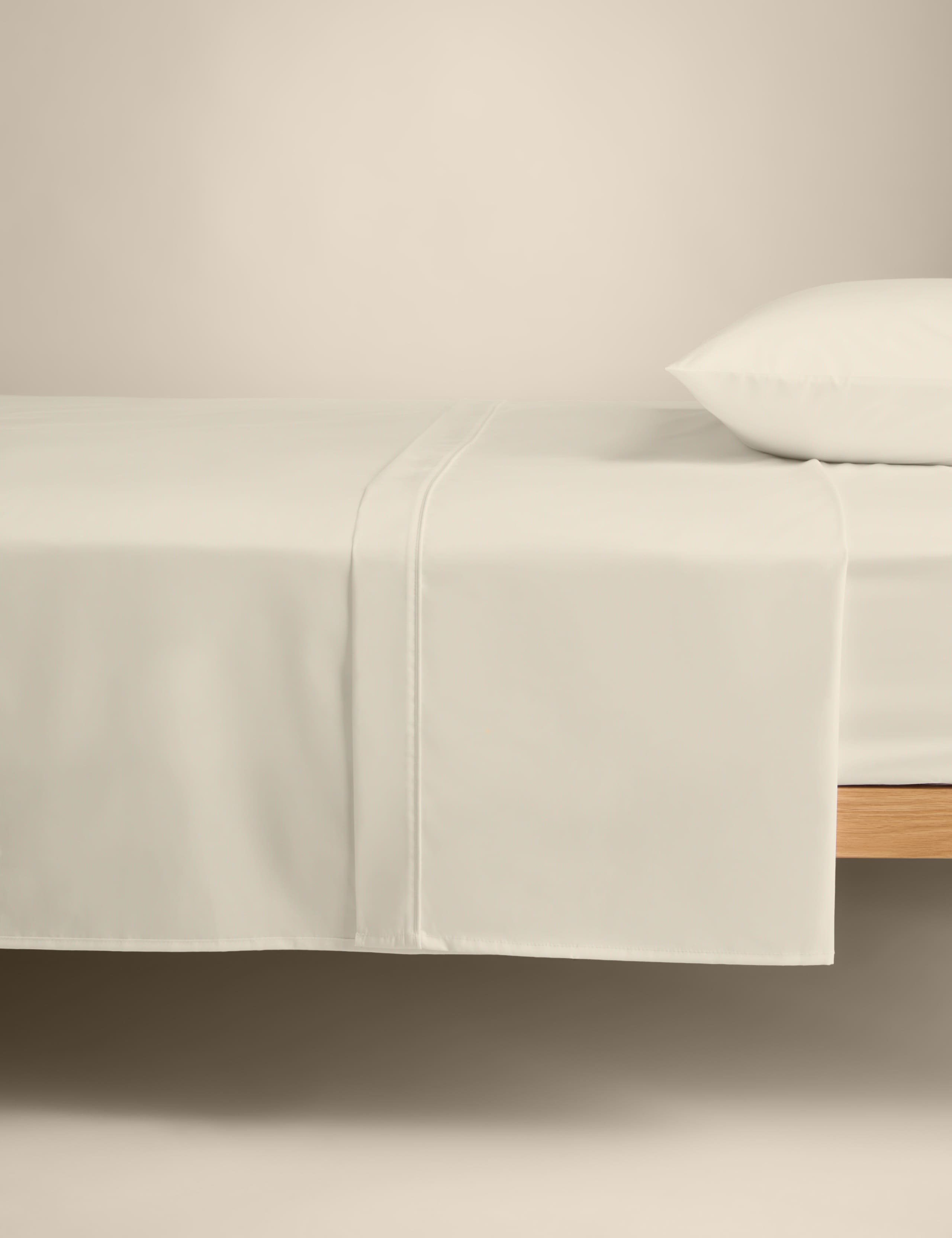Egyptian Cotton 230 Thread Count Crisp Flat Sheet 1 of 2