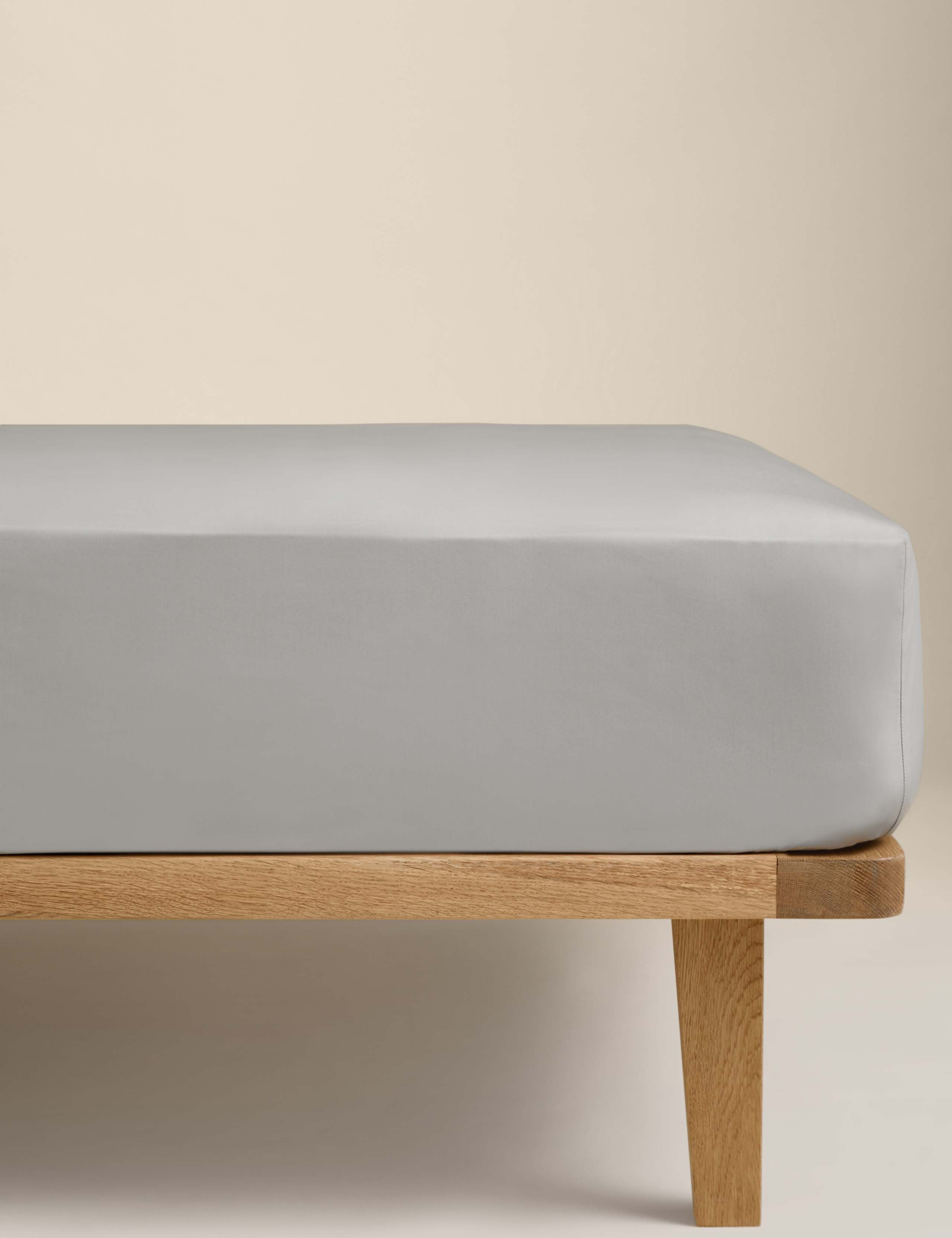 Egyptian Cotton 230 Thread Count Deep Fitted Sheet 1 of 2