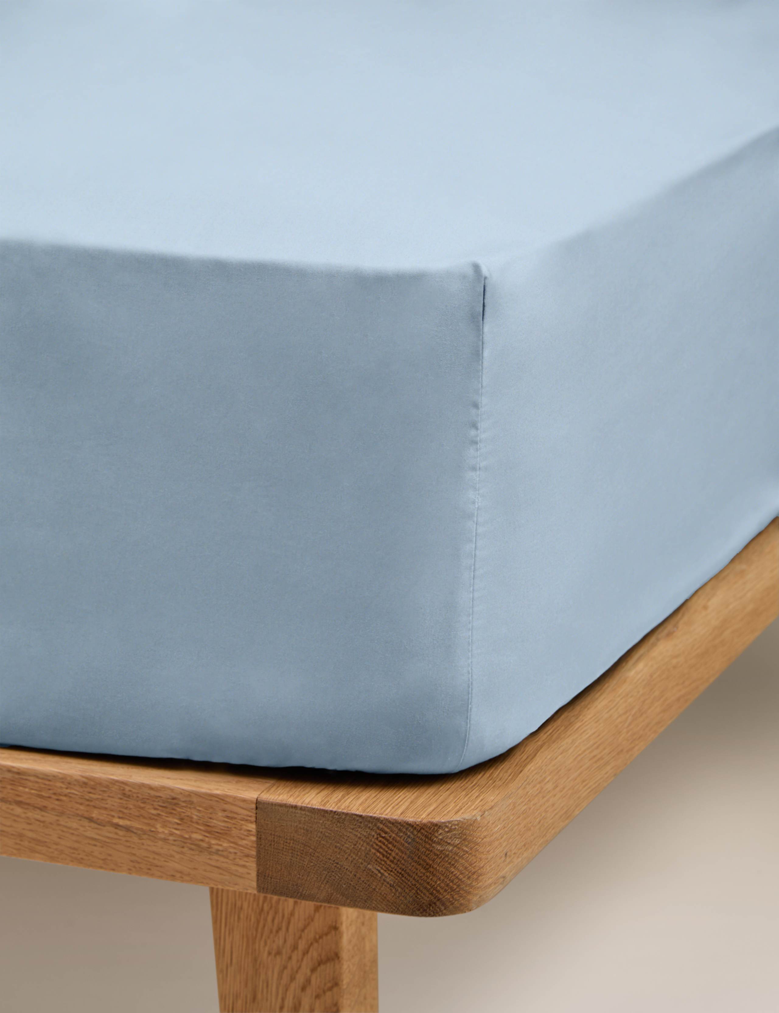 Egyptian Cotton 230 Thread Count Crisp Deeper Fitted Sheet 2 of 3