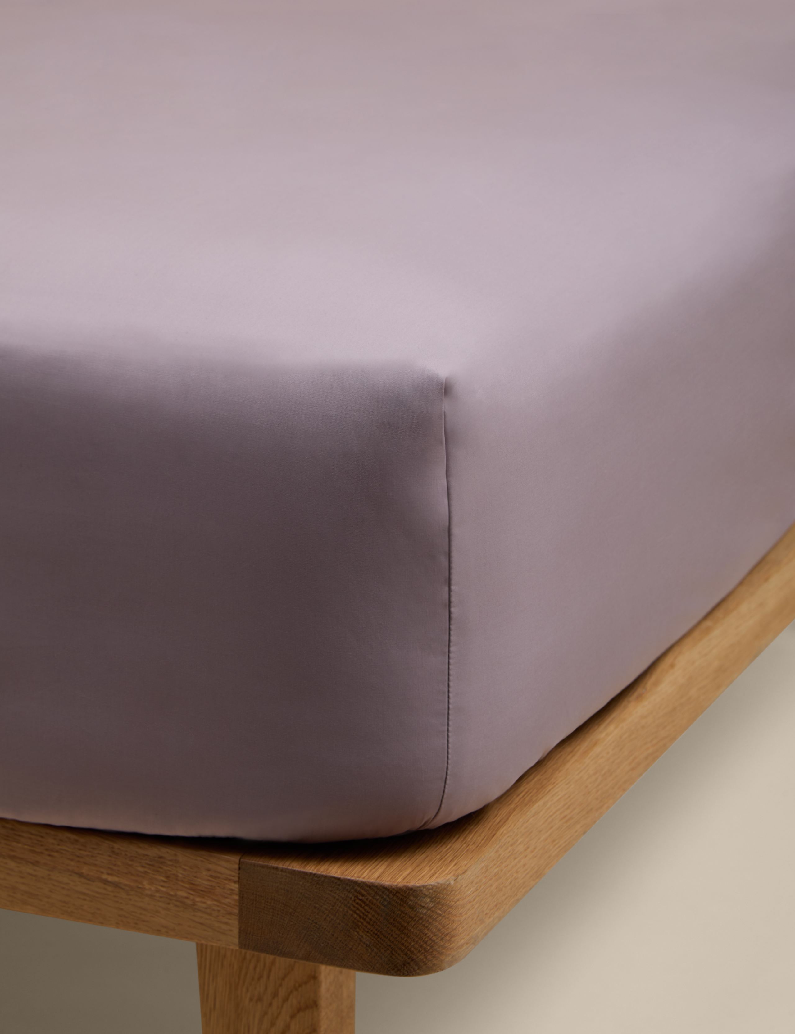 Egyptian Cotton 230 Thread Count Crisp Deeper Fitted Sheet 2 of 3