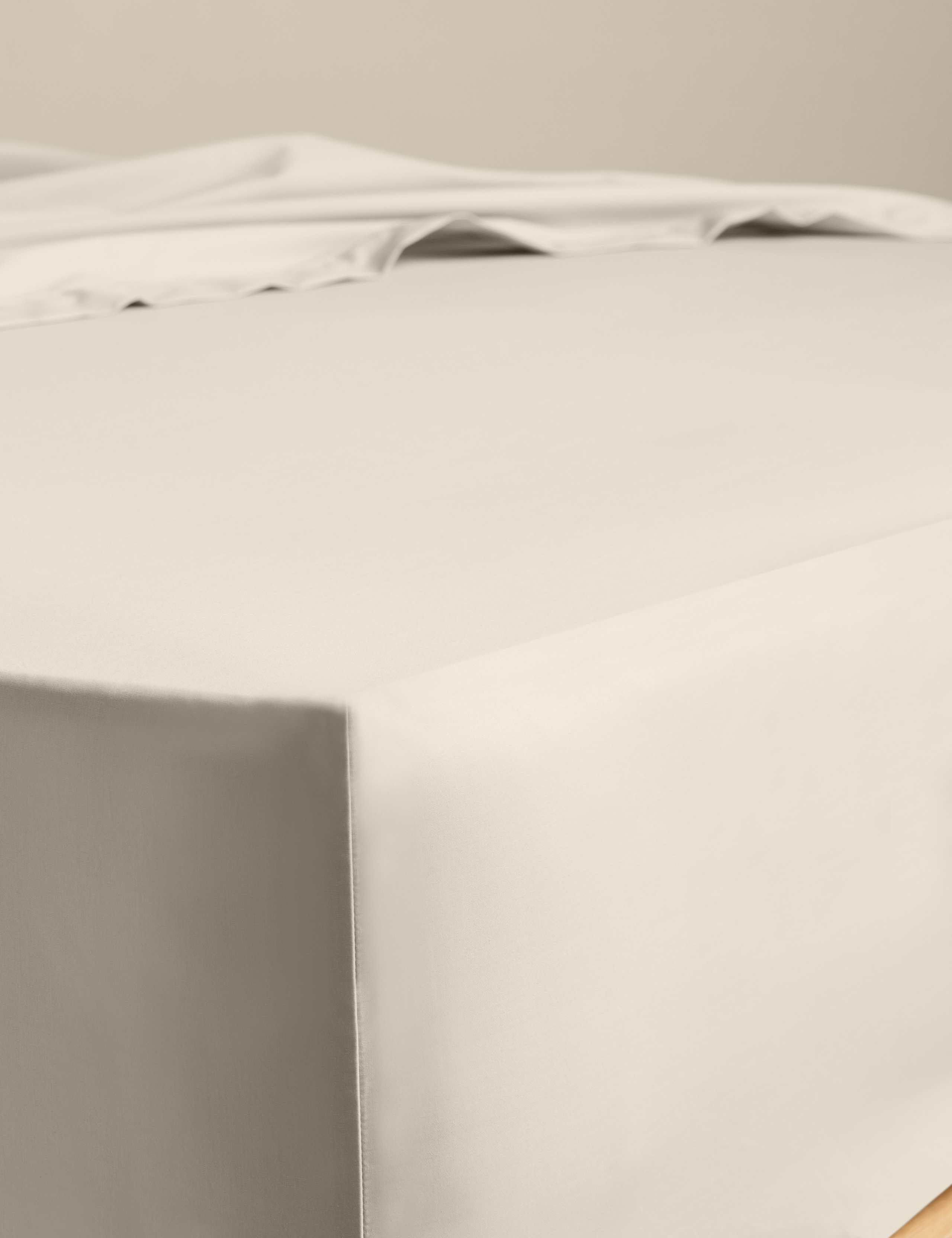 Egyptian Cotton 230 Thread Count Extra Deep Fitted Sheet 1 of 2