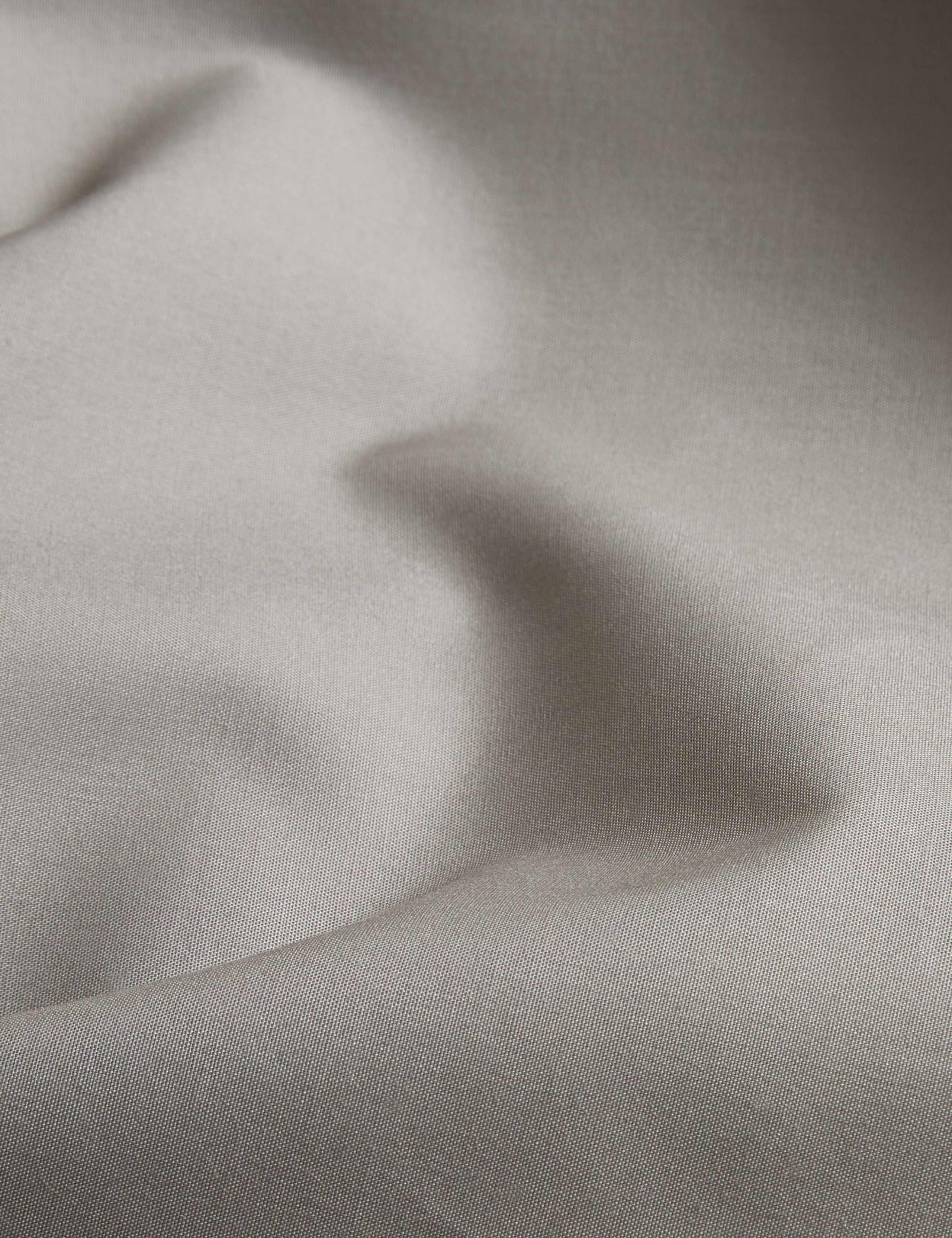 Egyptian Cotton 230 Thread Count Extra Deep Fitted Sheet 2 of 2