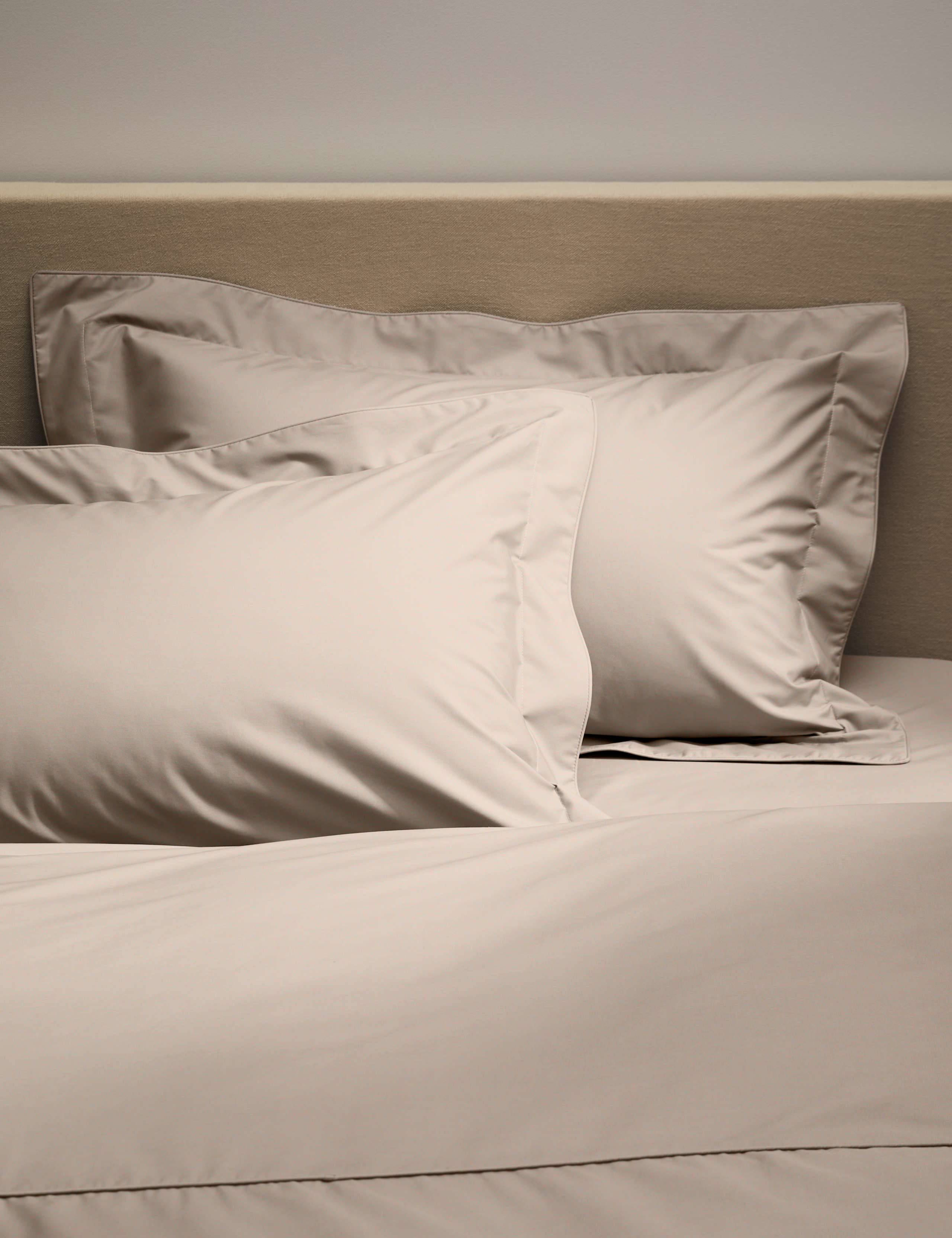 2 Pack Egyptian Cotton 230 Thread Count Crisp Oxford Pillowcases 1 of 3