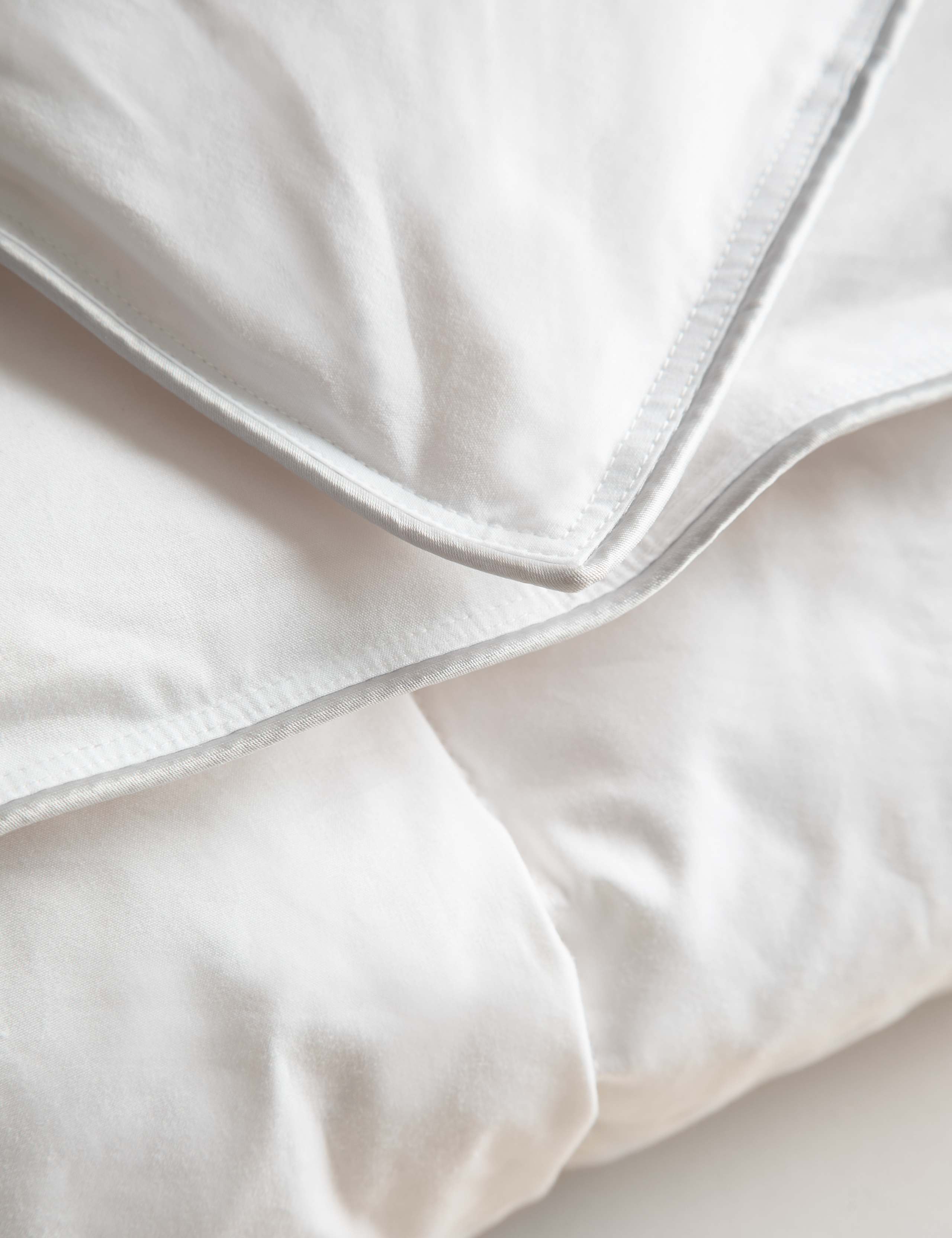 Deluxe Hungarian Goose Feather & Down 4.5 Tog Duvet 4 of 4