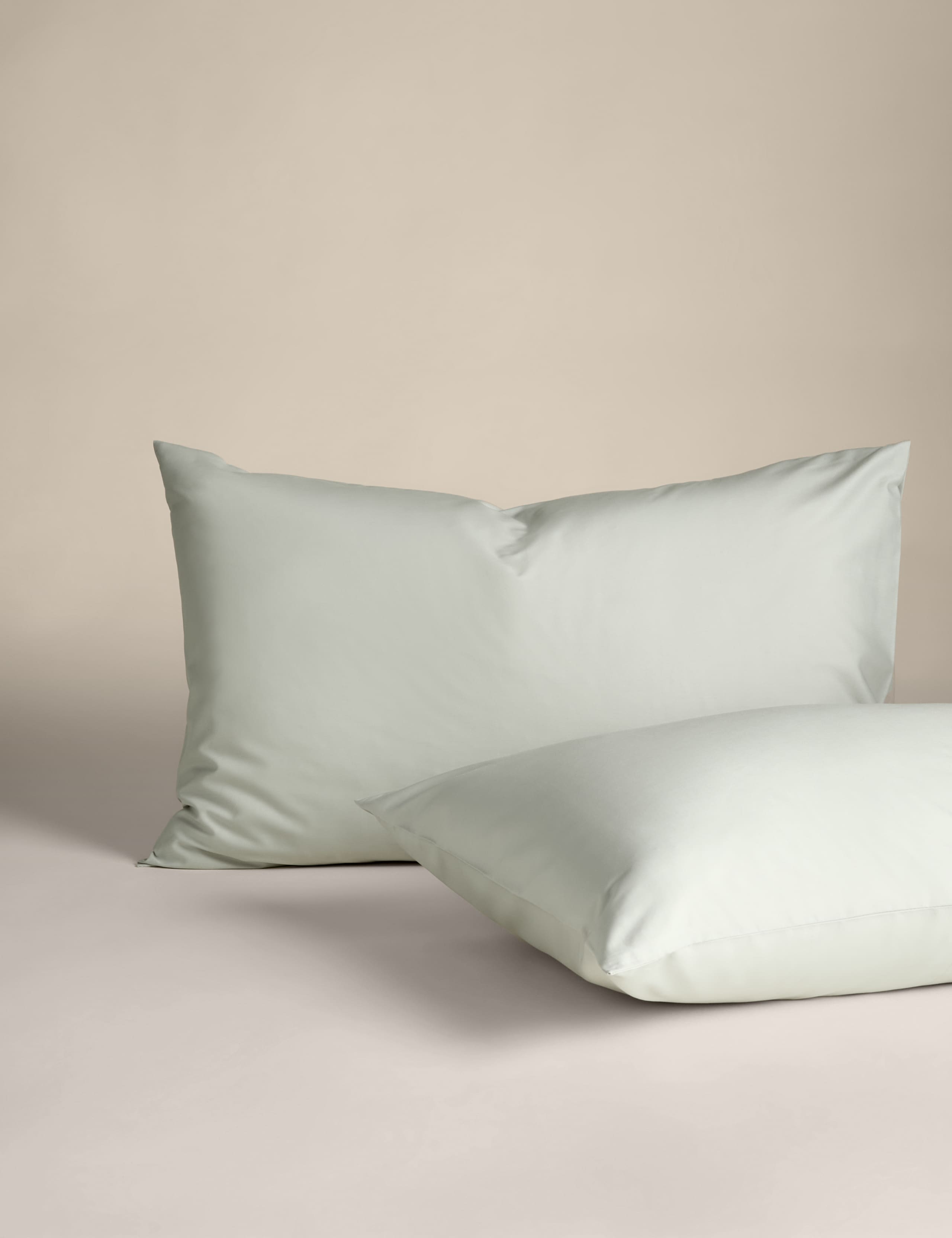 2 pk Pure Cotton 180 Thread Count Pillowcases 1 of 3