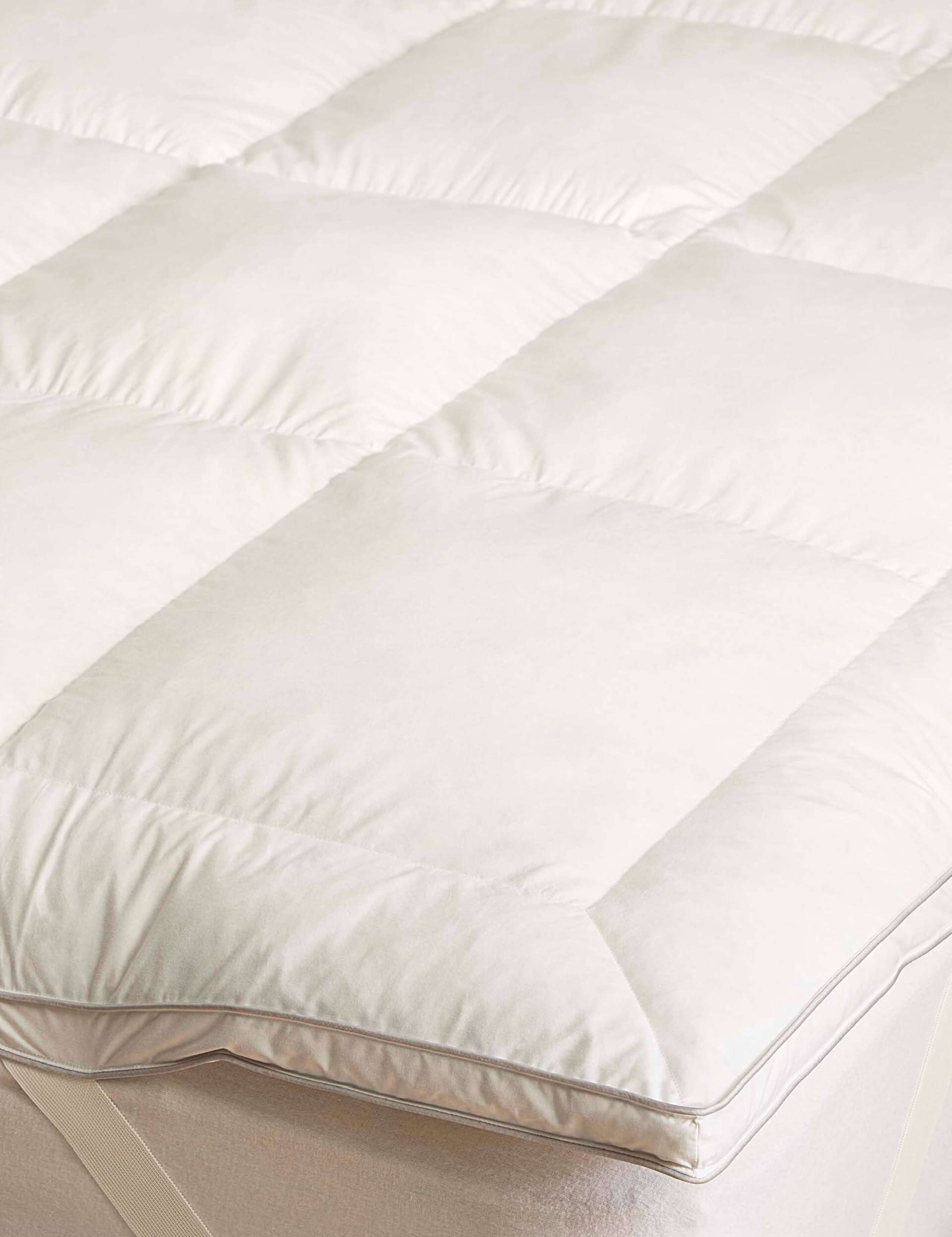 Deluxe Hungarian Goose Feather & Down Mattress Topper 3 of 3