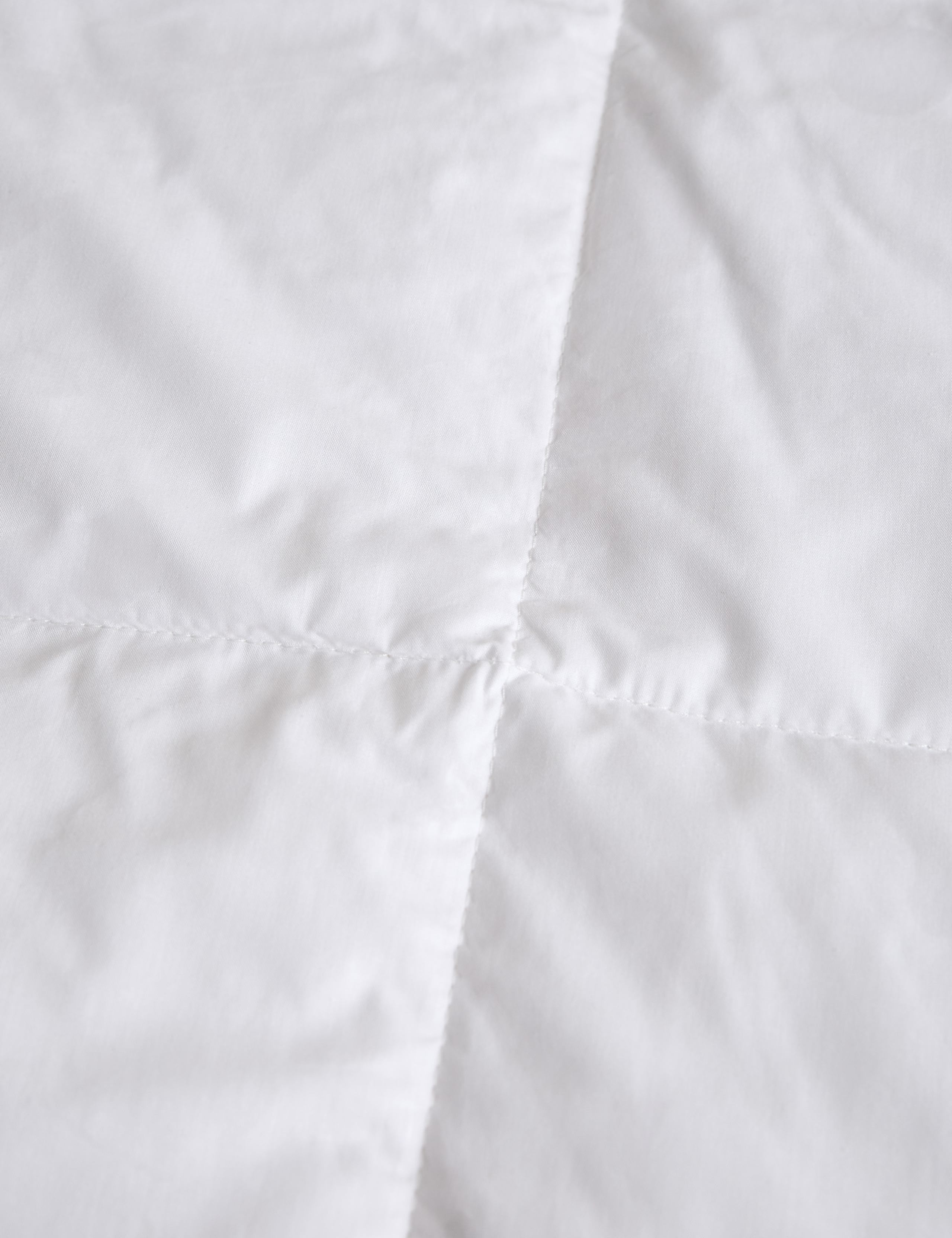 Luxury Down Alternative 2.5 Tog Duvet 4 of 4