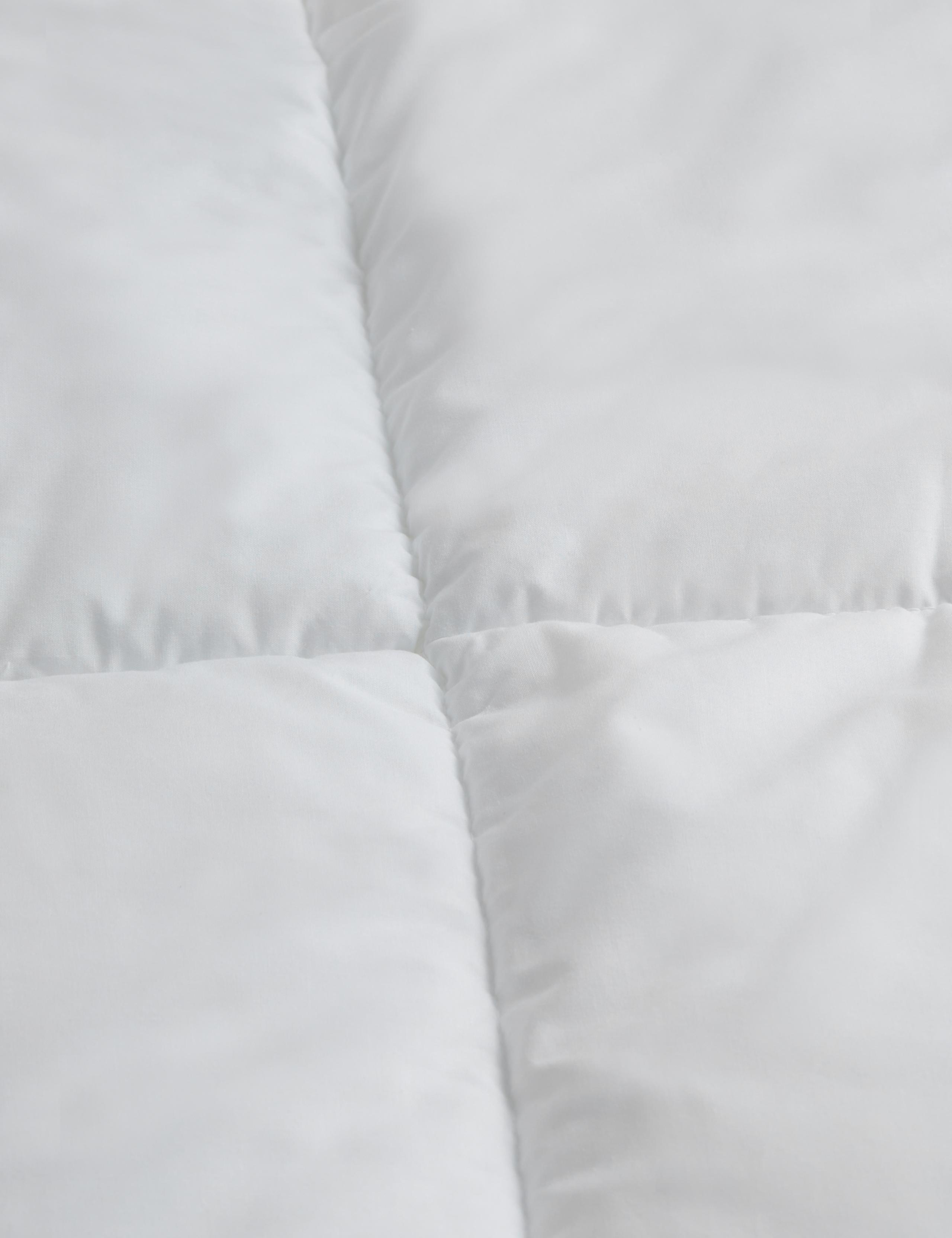 Luxury Down Alternative Mattress Topper 4 of 5