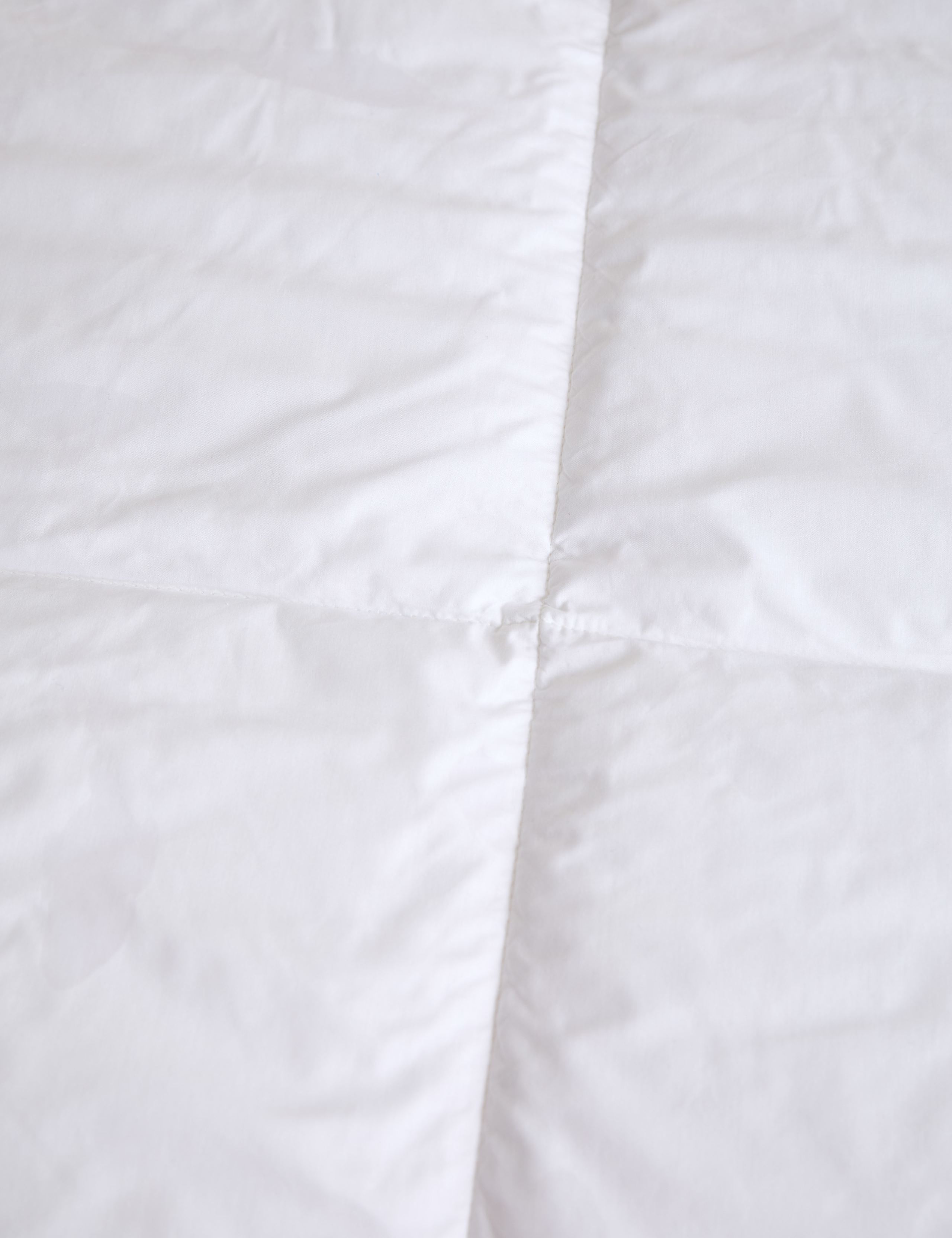 Luxury Down Alternative 4.5 Tog Duvet 4 of 4