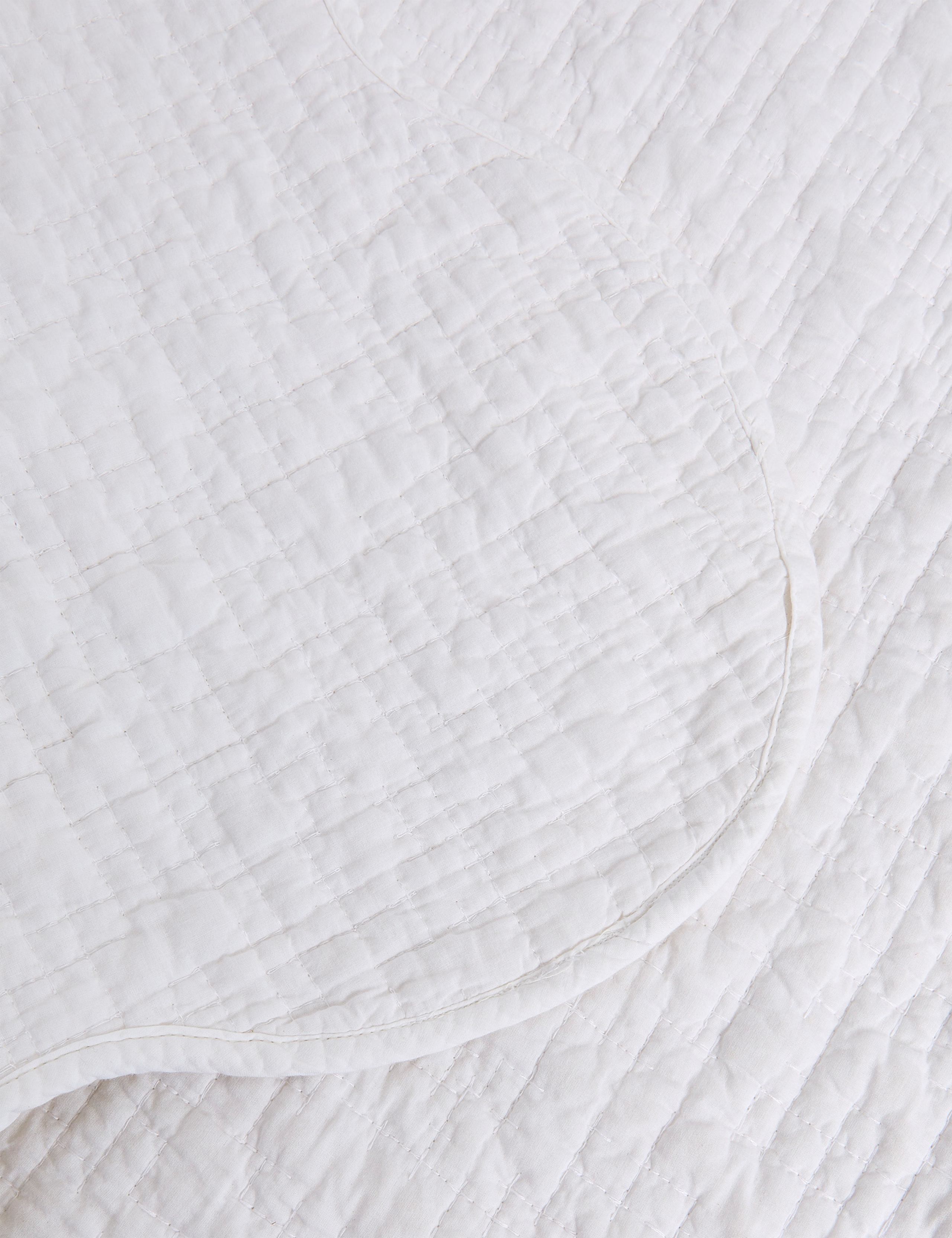 Pure Cotton Quilted Scallop Bedspread 3 of 3