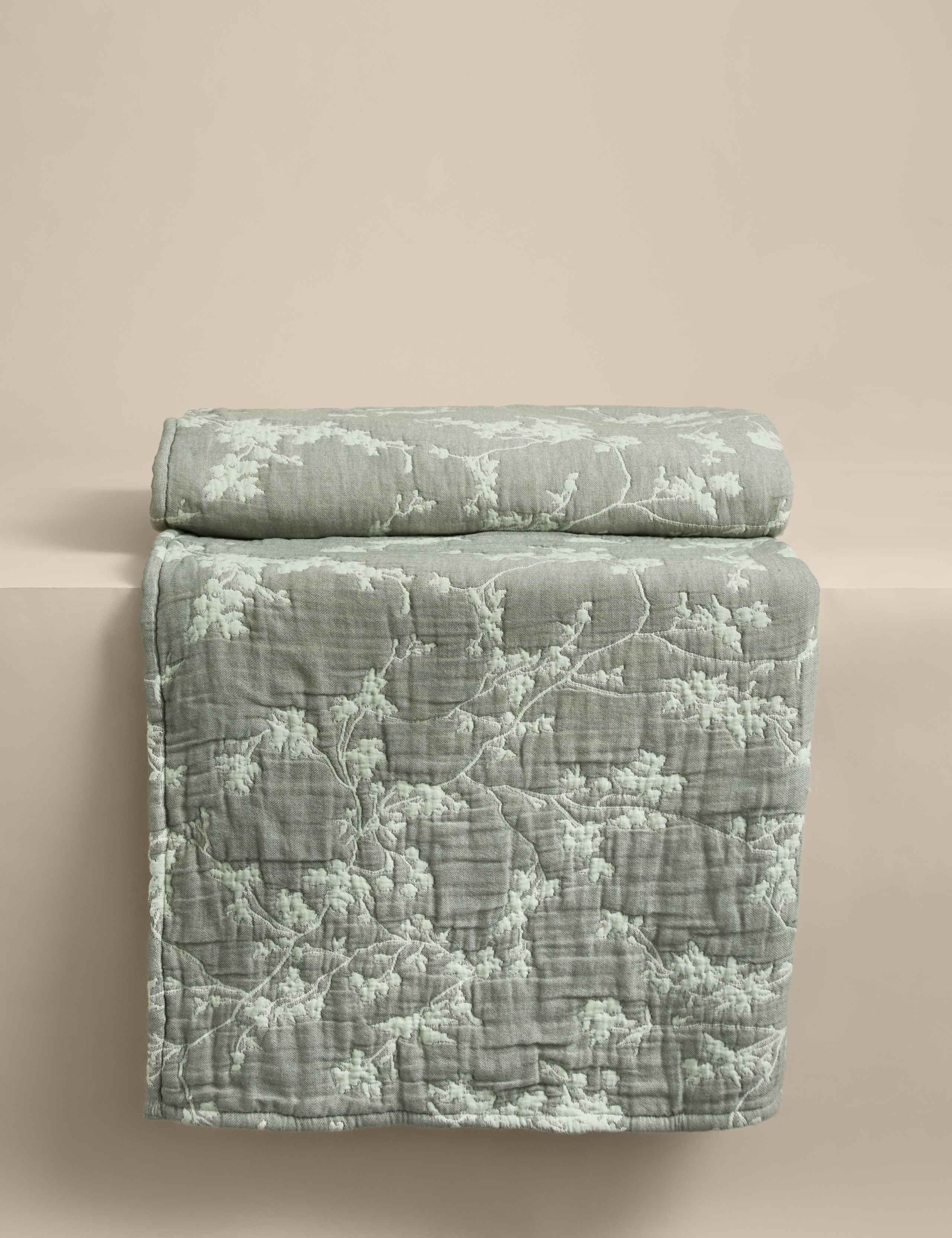 Pure Cotton Floral Jacquard Bedspread 2 of 5