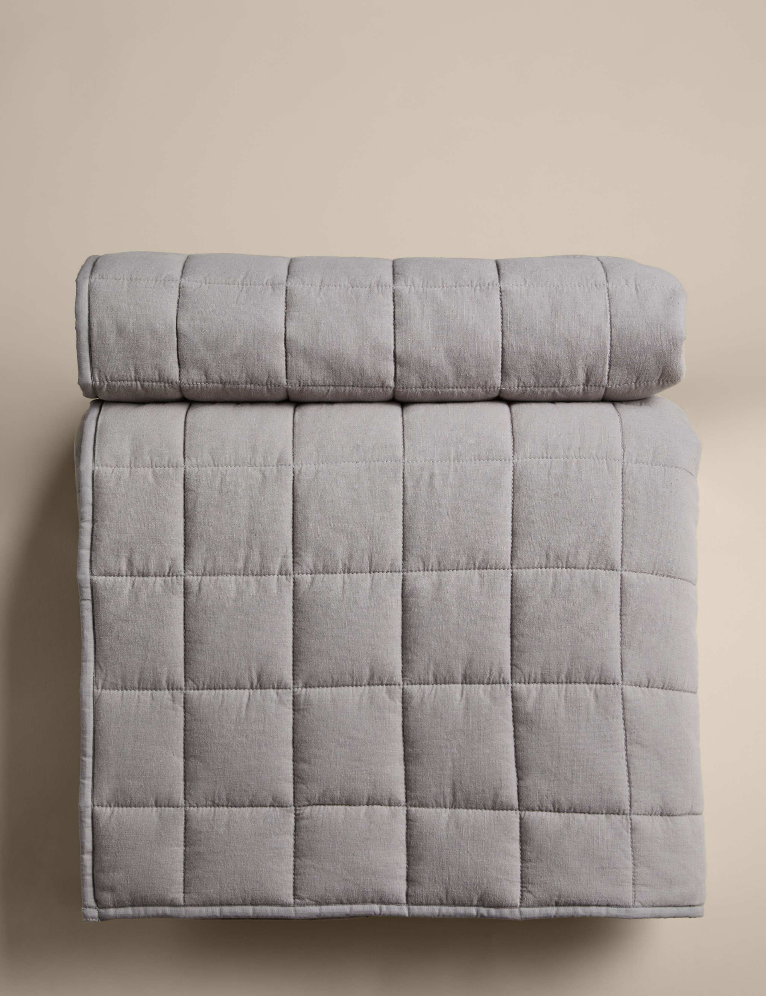 Cotton Rich Quilted Bedspread with Linen 3 of 5