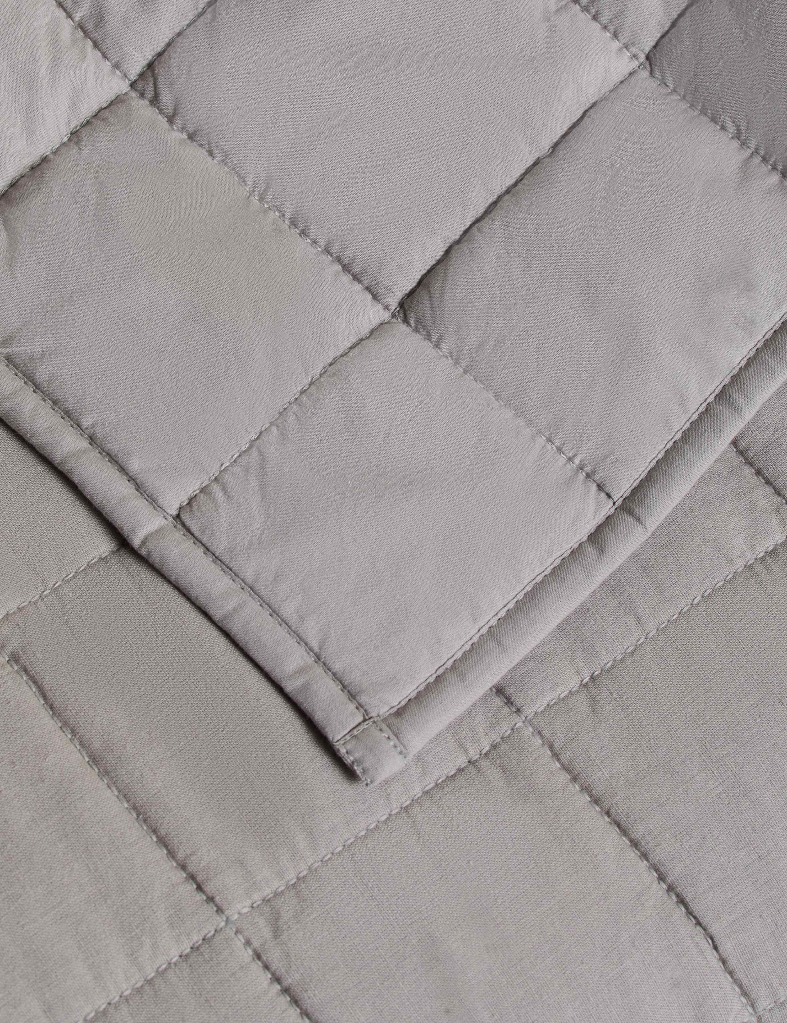 Cotton Rich Quilted Bedspread with Linen 4 of 5