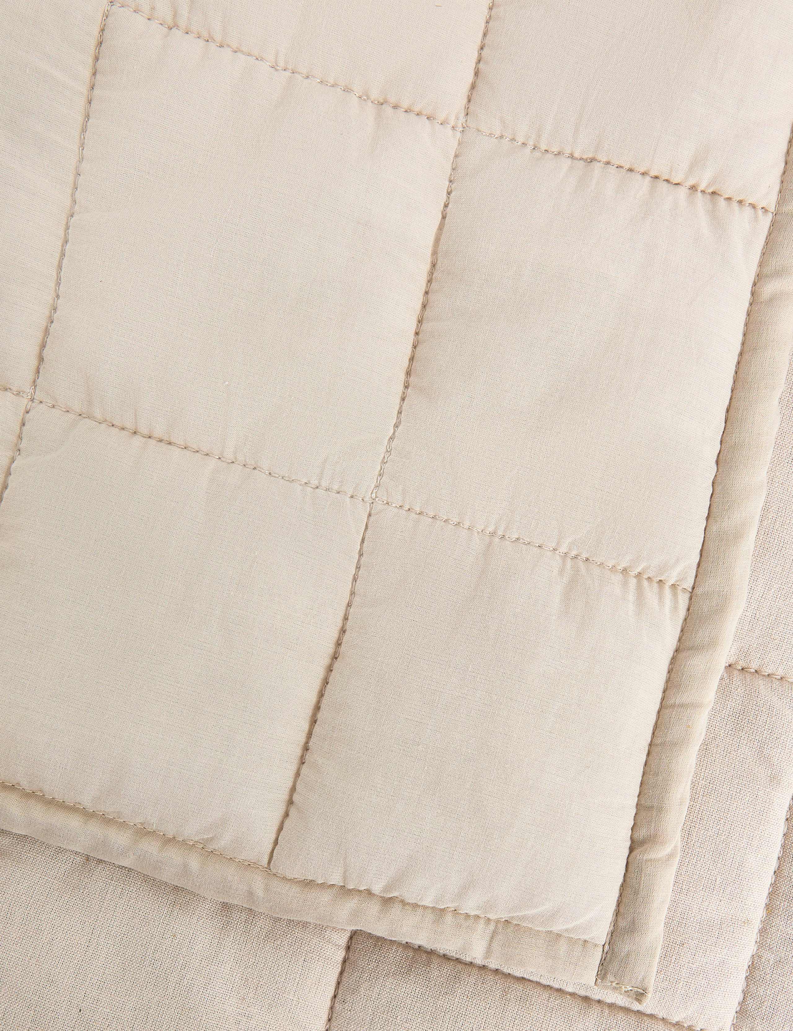 Cotton Rich Quilted Bedspread with Linen 3 of 3