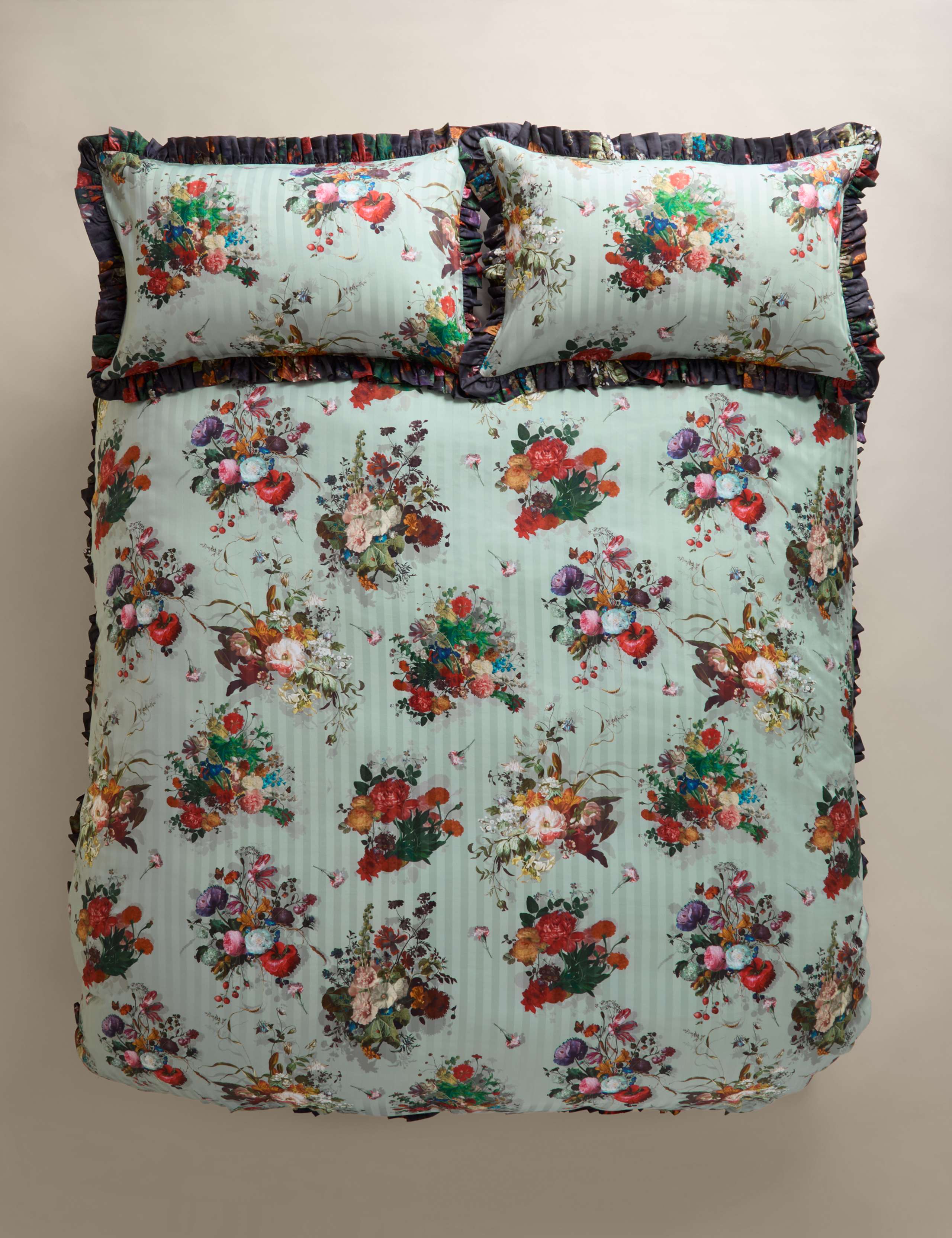 Pure Cotton Printed Ruffle Edge Bedding Set 4 of 7