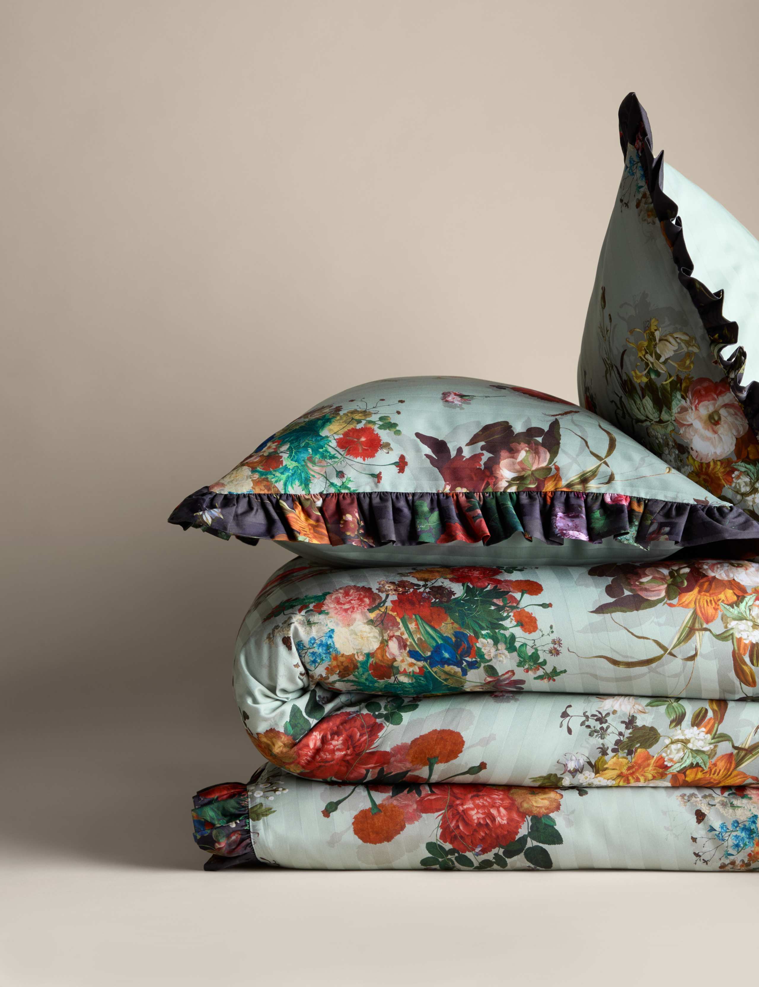 Pure Cotton Printed Ruffle Edge Bedding Set 2 of 7