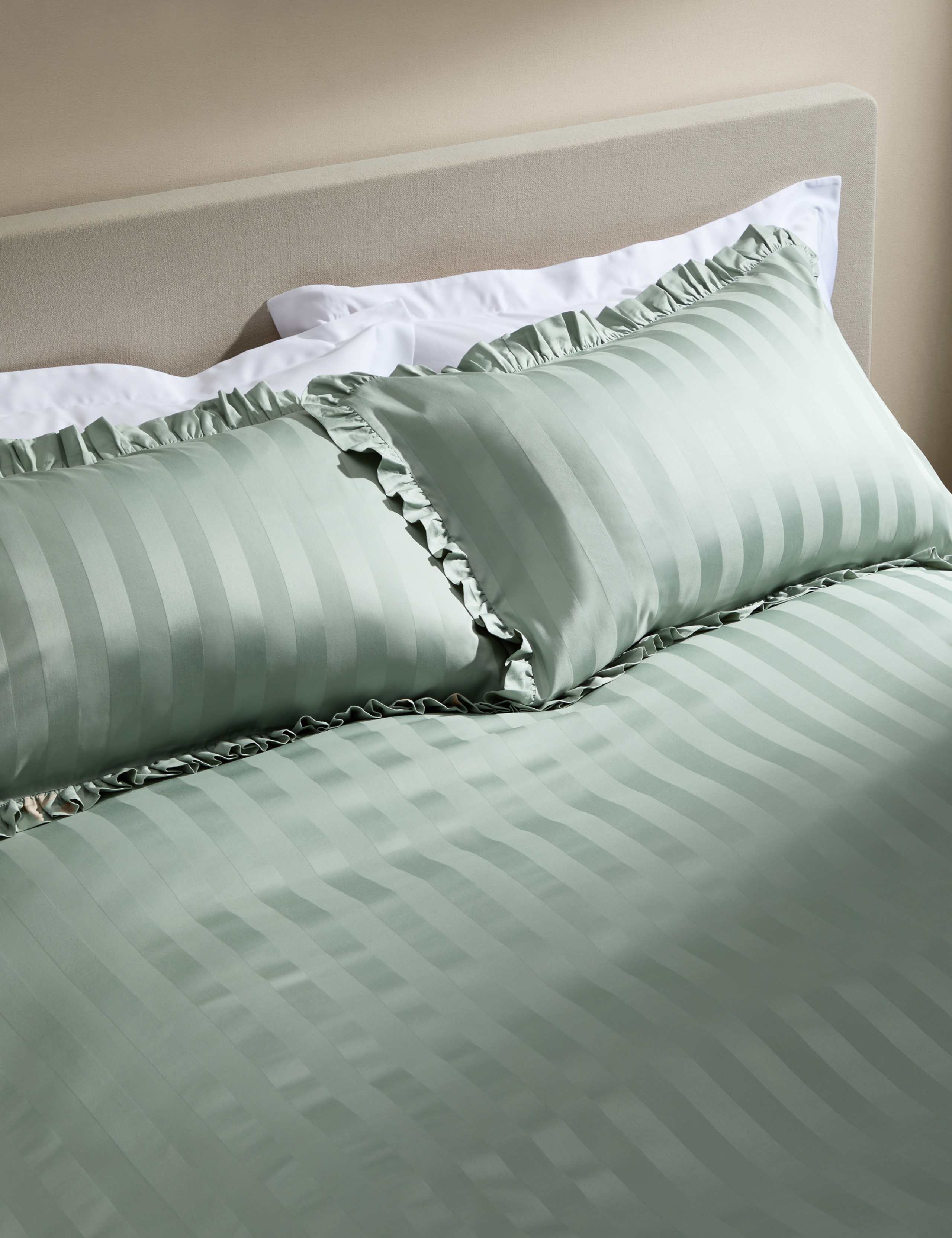 Pure Cotton Printed Ruffle Edge Bedding Set 1 of 6