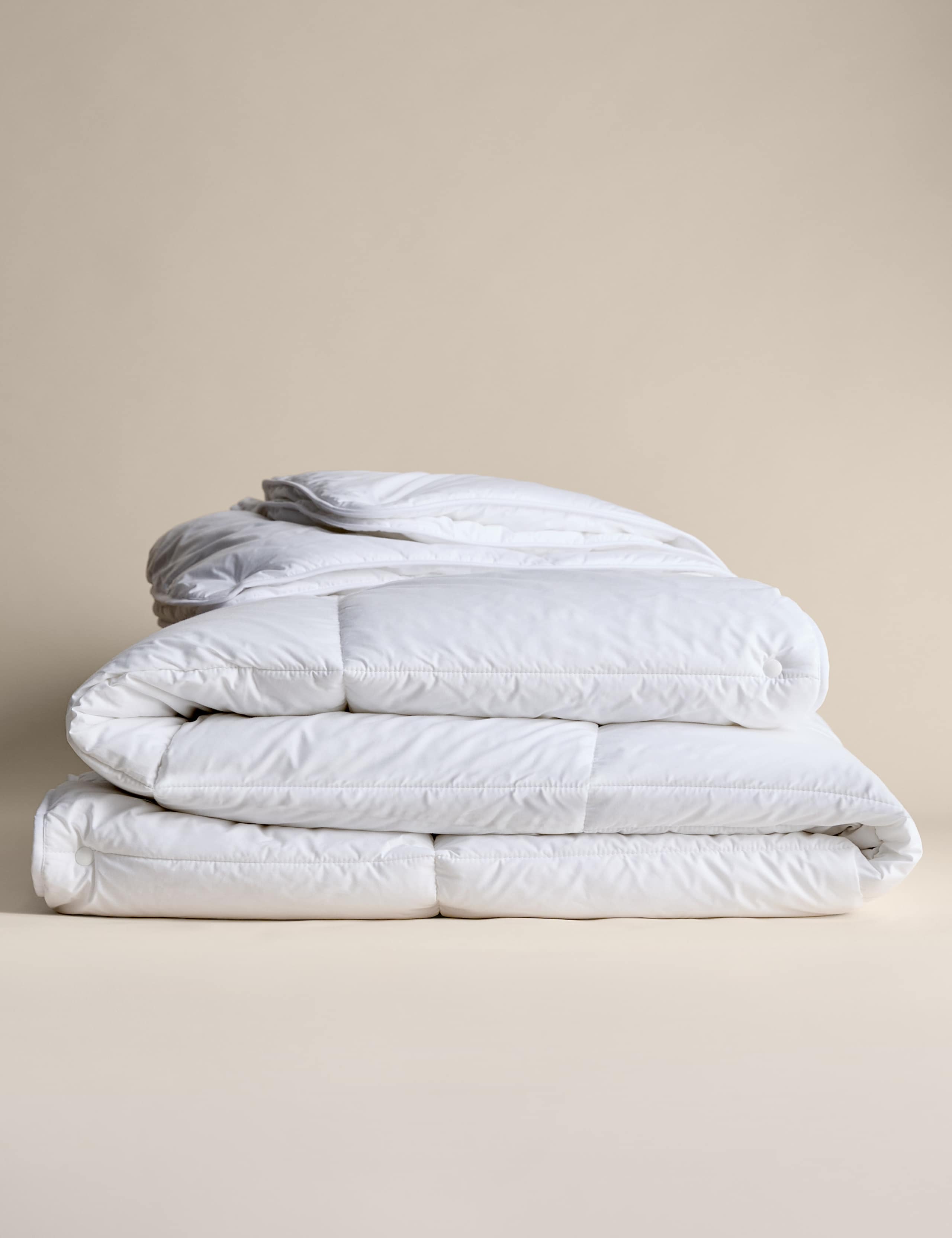 Luxury Down Alternative 10.5 Tog Duvet 2 of 3