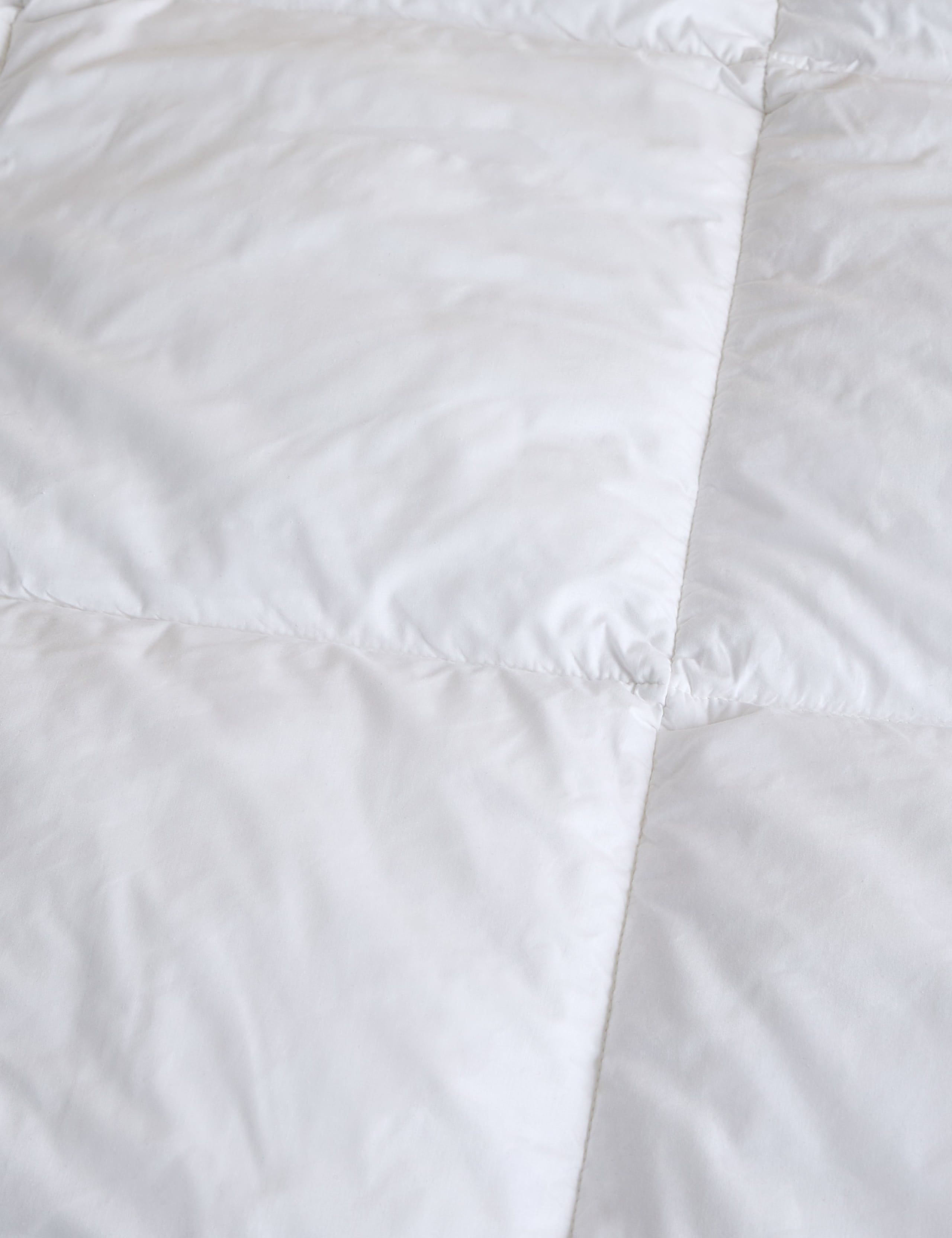 Luxury Down Alternative 10.5 Tog Duvet 4 of 4