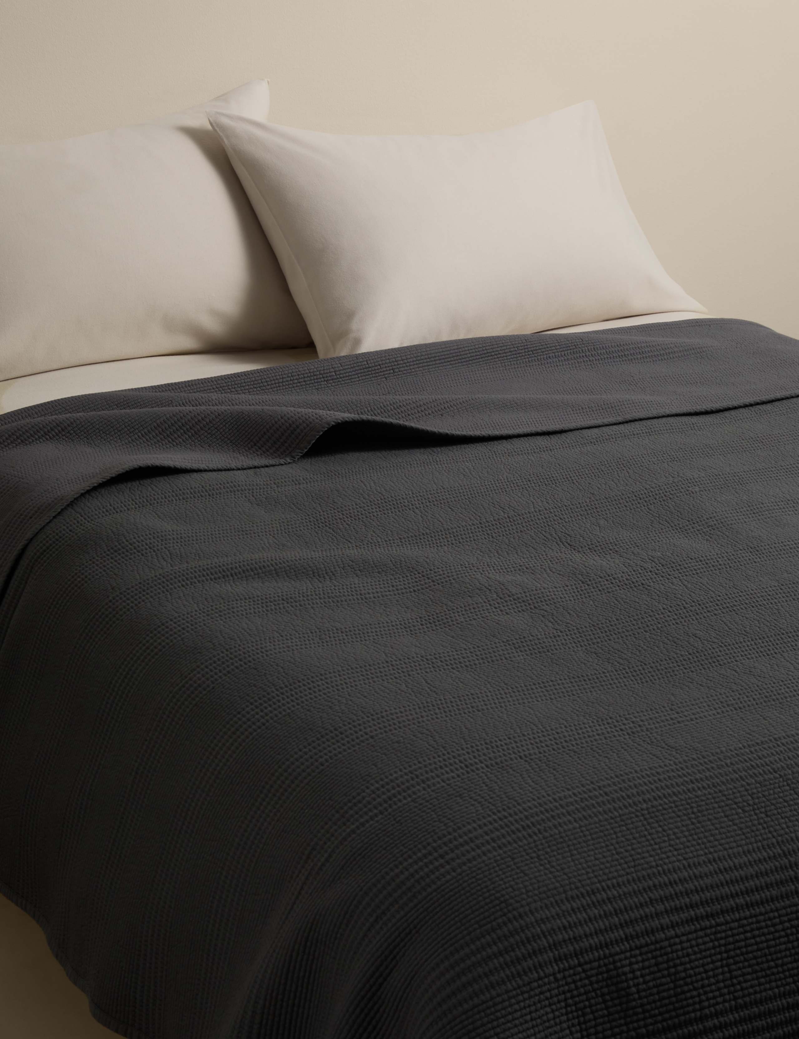 Cotton Rich Ribbed Bedspread with Linen 1 of 5