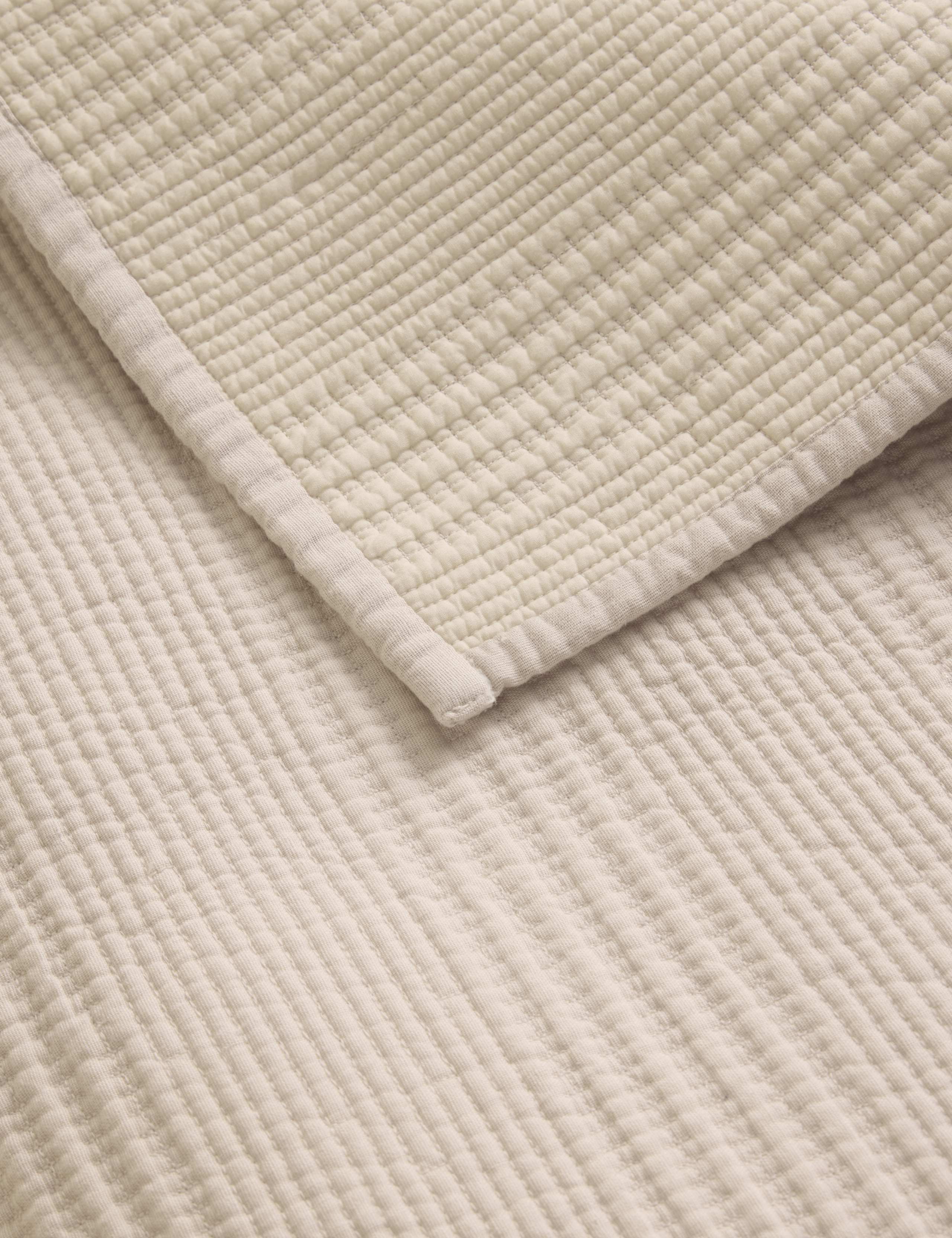 Cotton Rich Ribbed Bedspread with Linen 5 of 5