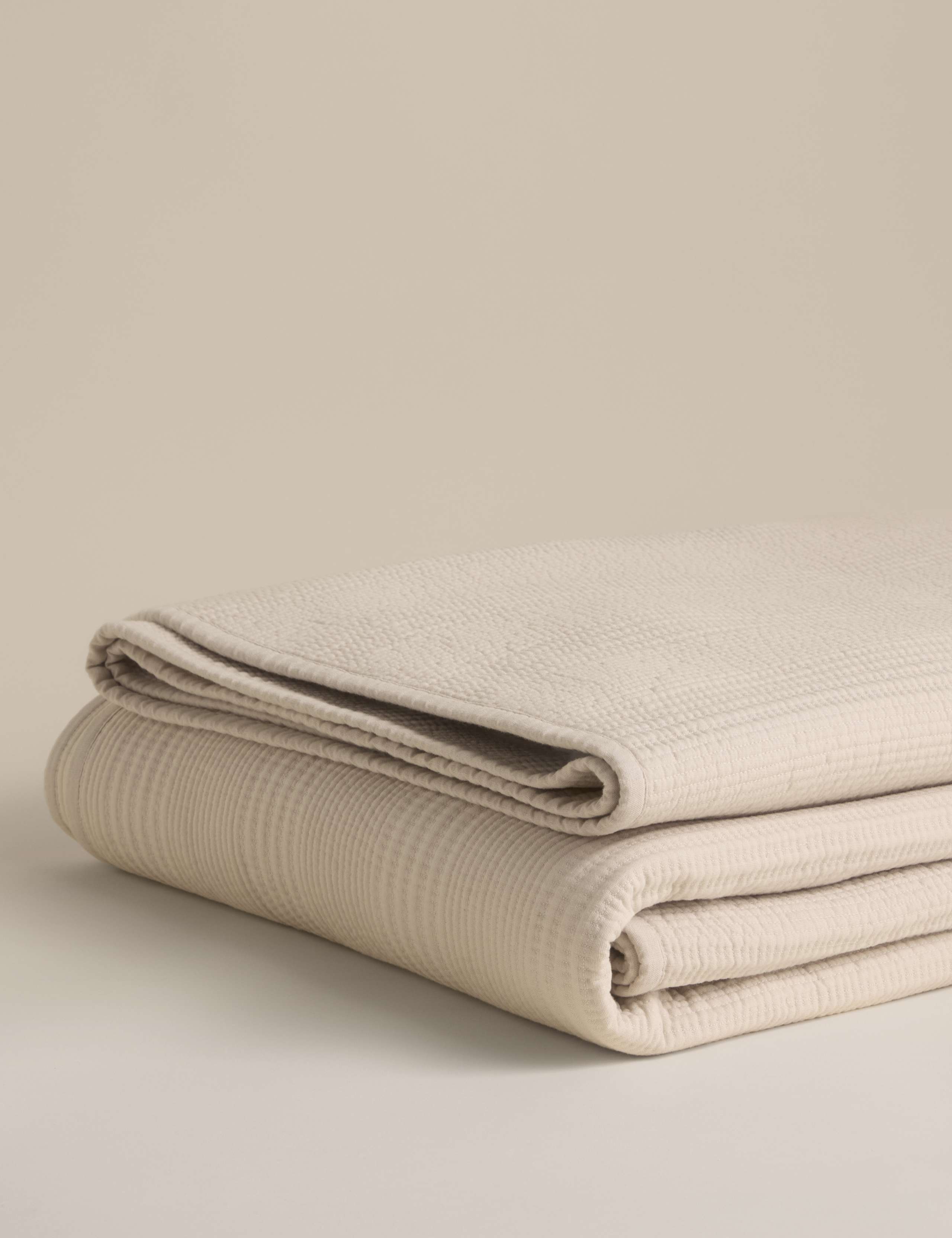 Cotton Rich Ribbed Bedspread with Linen 2 of 5