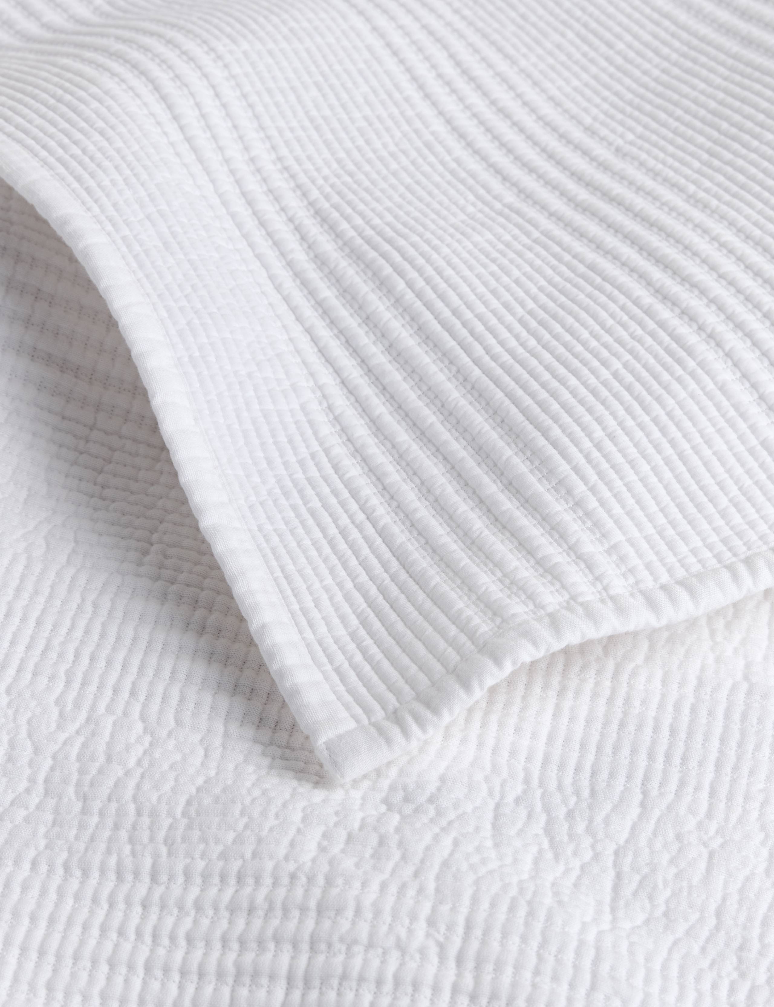 Cotton Rich Ribbed Bedspread with Linen 5 of 5