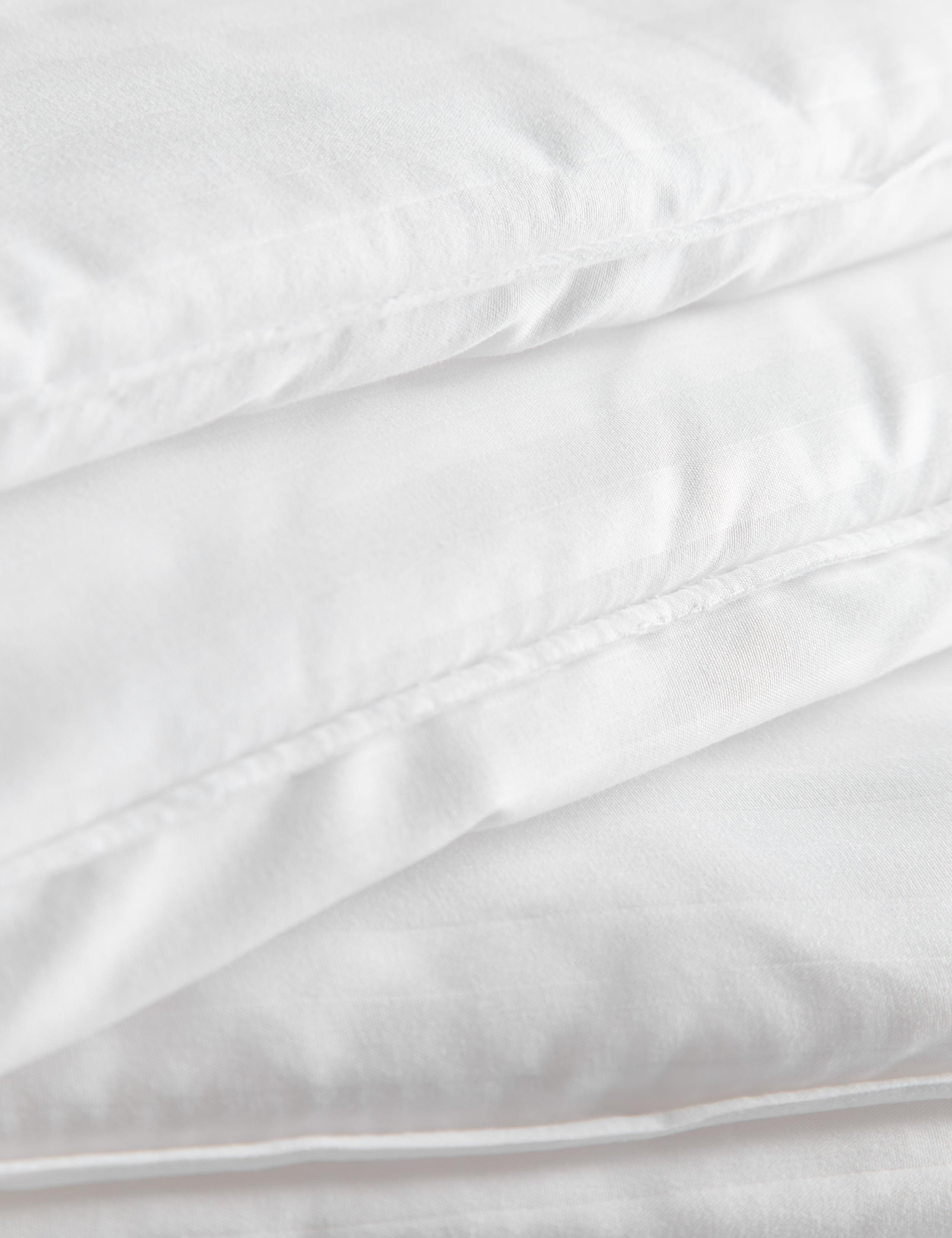 Smart Wash & Dry 13.5 Tog All Seasons 3-in-1 Duvet 3 of 4