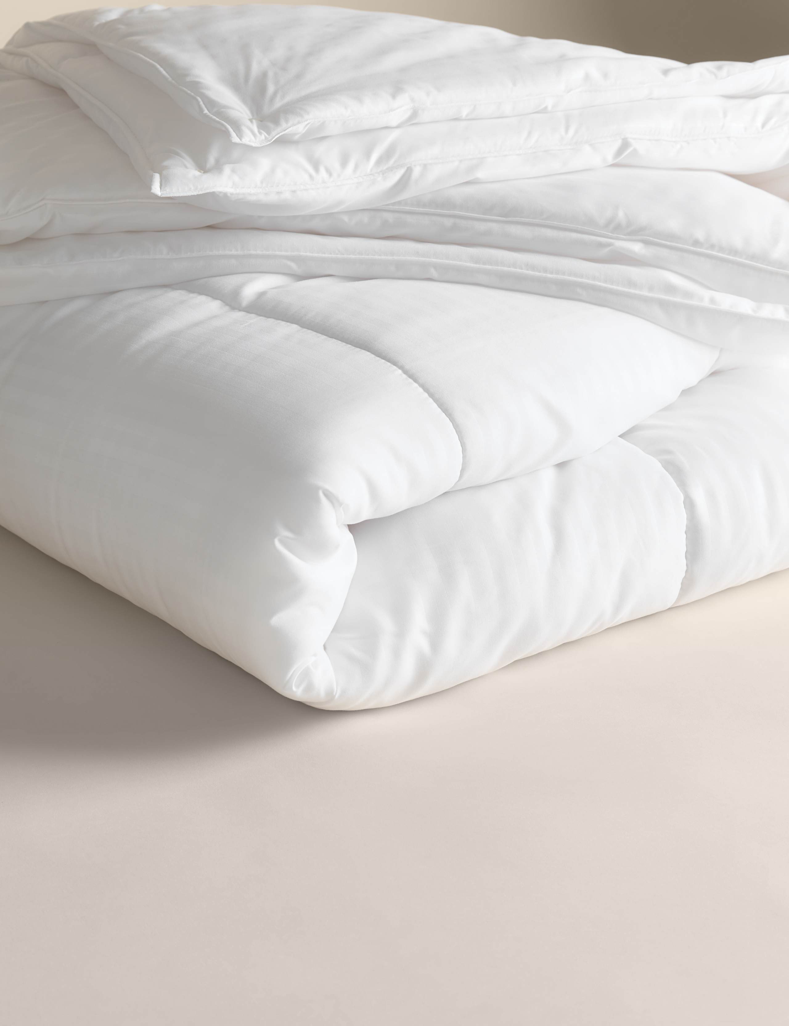 Smart Wash & Dry 13.5 Tog All Seasons 3-in-1 Duvet 1 of 4