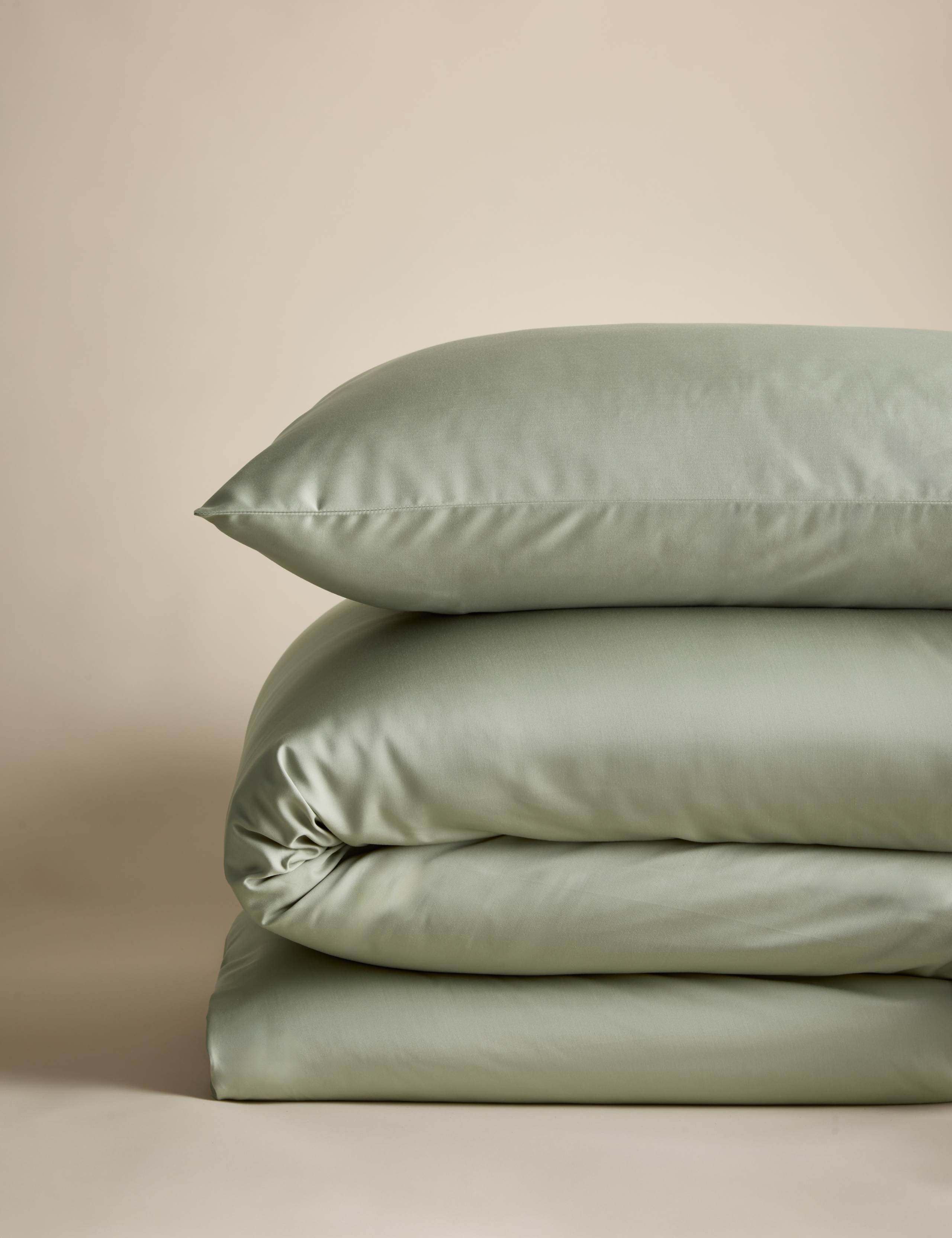 The Ultimate Soft & Silky Bedding Set 2 of 6