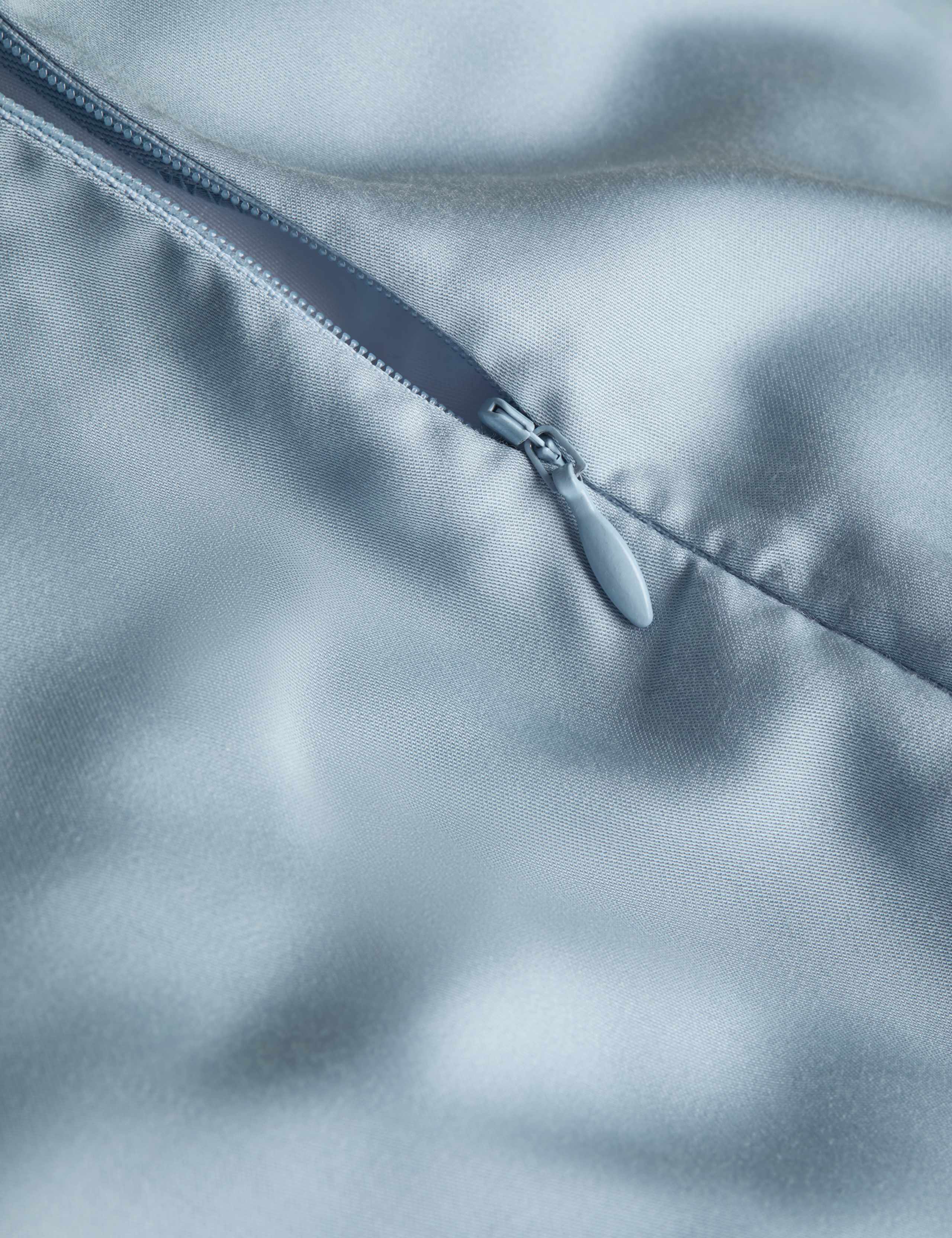 The Ultimate Soft & Silky Bedding Set 6 of 6