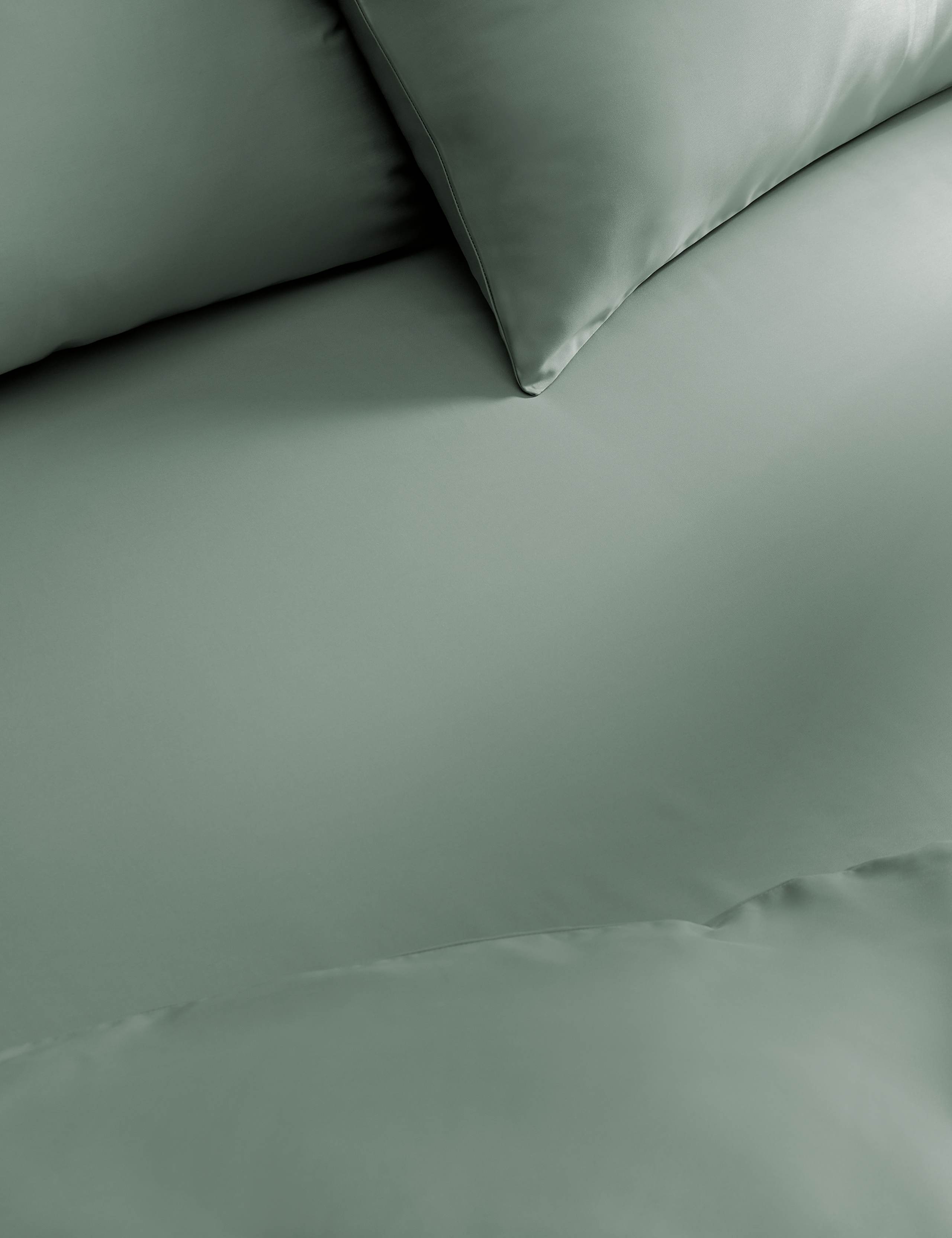 The Ultimate Soft & Silky Multi-Depth Fitted Sheet 1 of 3
