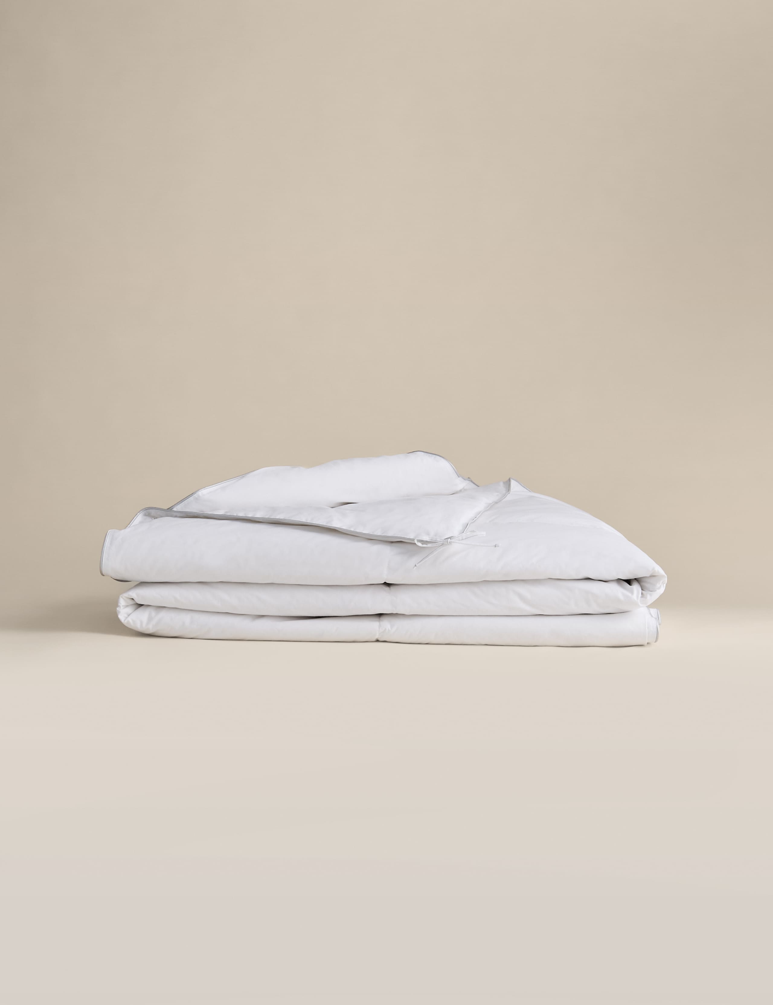 Down Rich 4.5 Tog Duvet 2 of 4